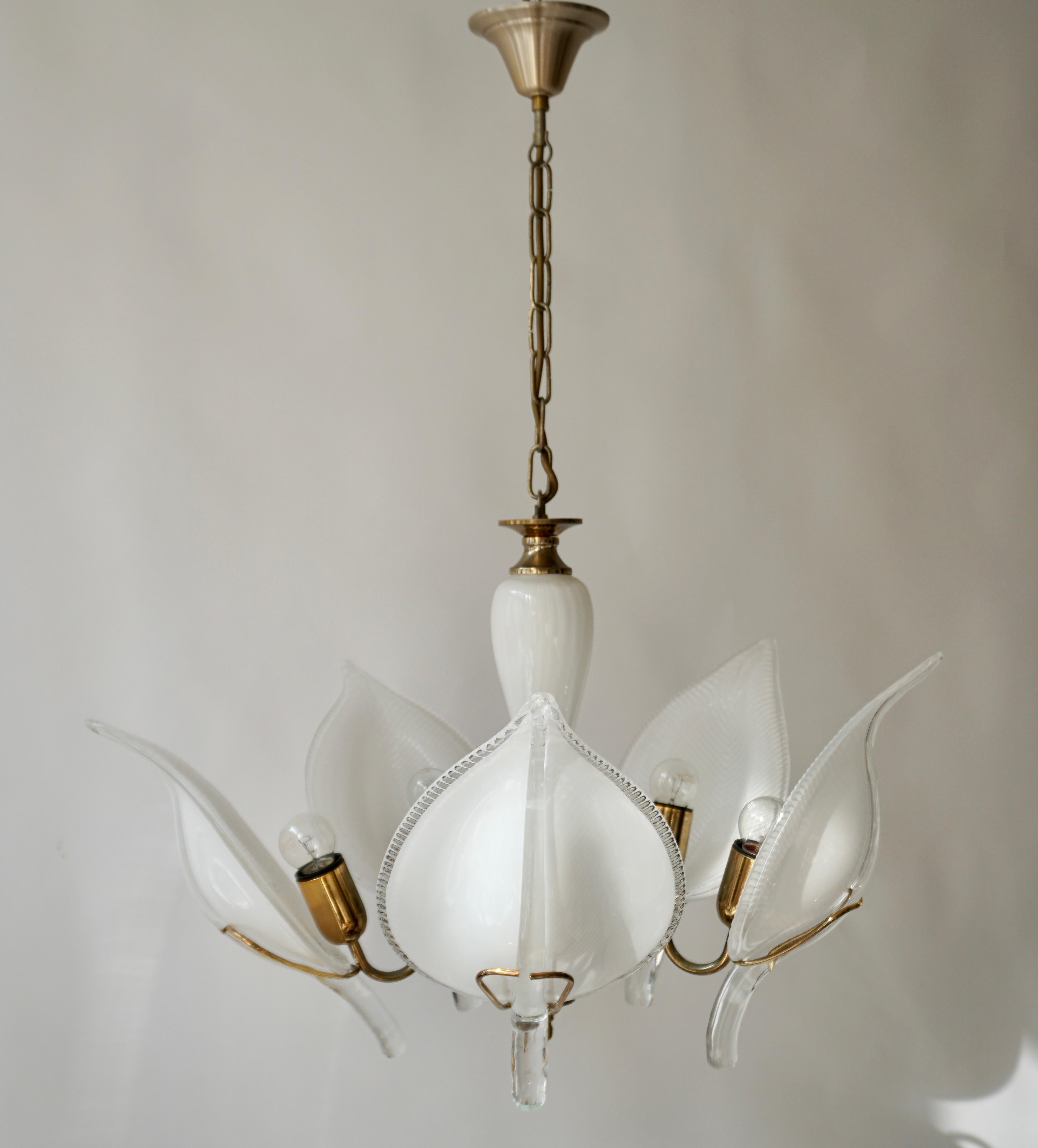 Lustre à 5 feuilles en verre de Murano de style mi-siècle moderne par Franco Luce en vente 2