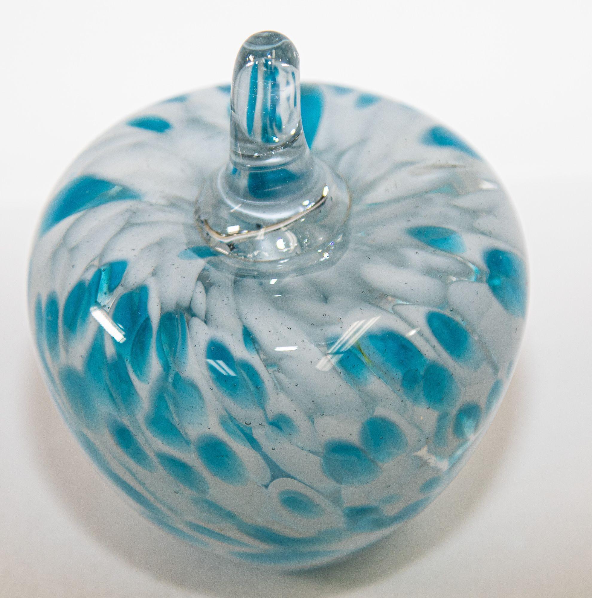 Mid-Century Modern Murano Art Glass Blue and Clear Apple Sculpture Paperweight For Sale 3