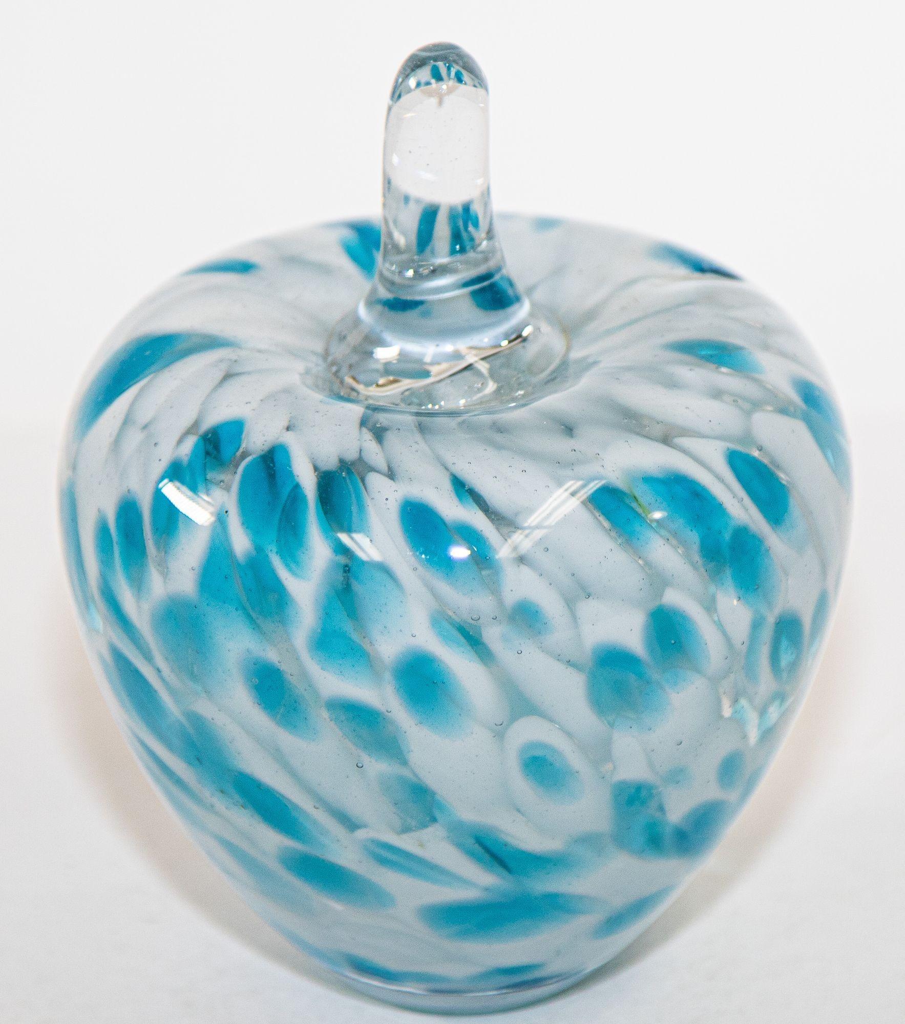 Mid-Century Modern Murano Art Glass Blue and Clear Apple Sculpture Paperweight For Sale 4