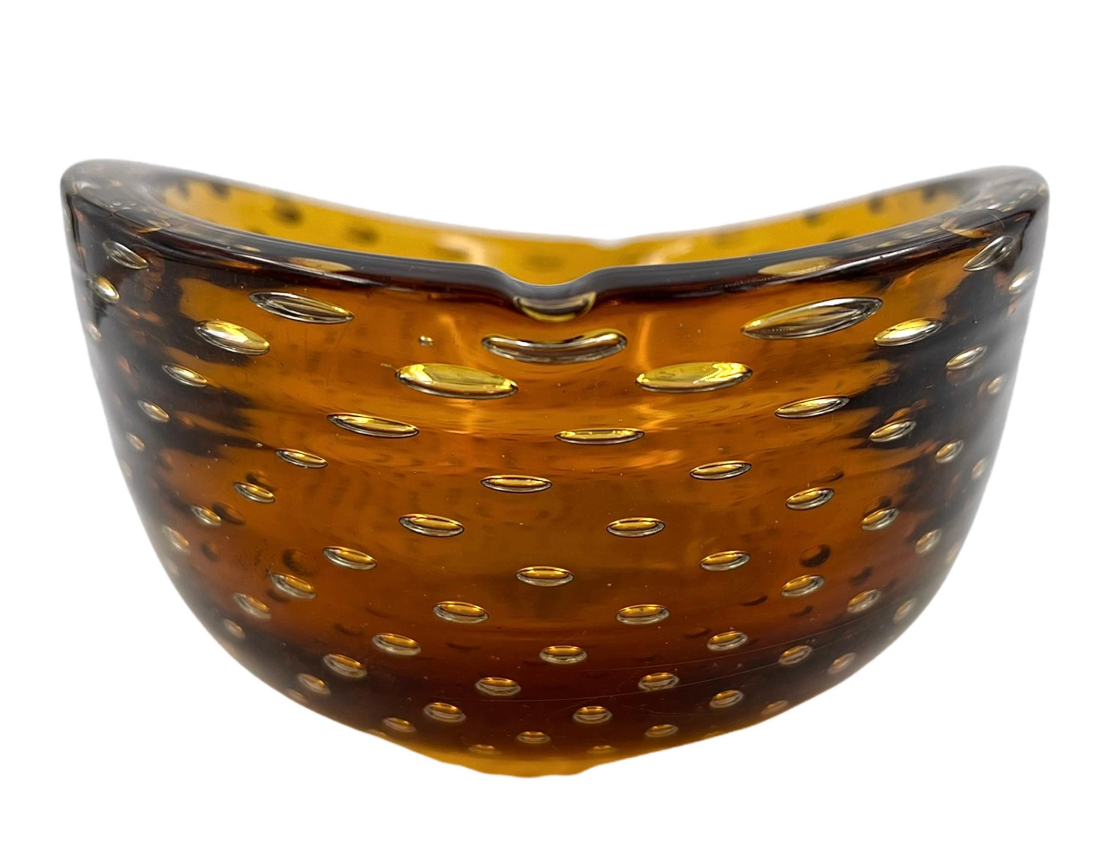 Mid-Century Modern Murano art glass handblown bowl in controlled bubble. Made Italy 1970s. No label. Amber and brown tones.

Measures: 3”H x 5”W x 6 5/8”D.

 