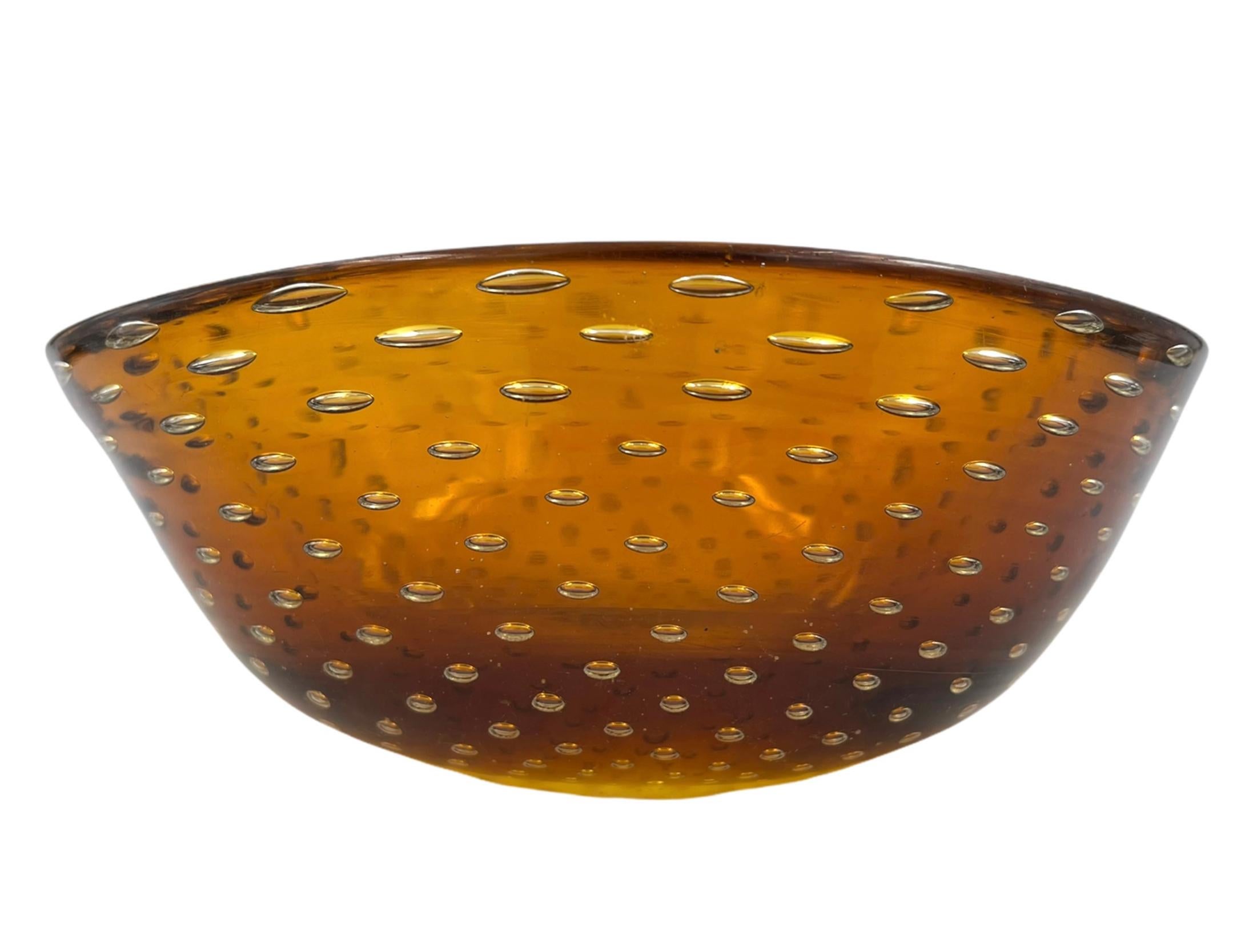 Italian Mid-Century Modern Murano Art Glass Bowl in Amber Controlled Bubble, Italy 1970s For Sale