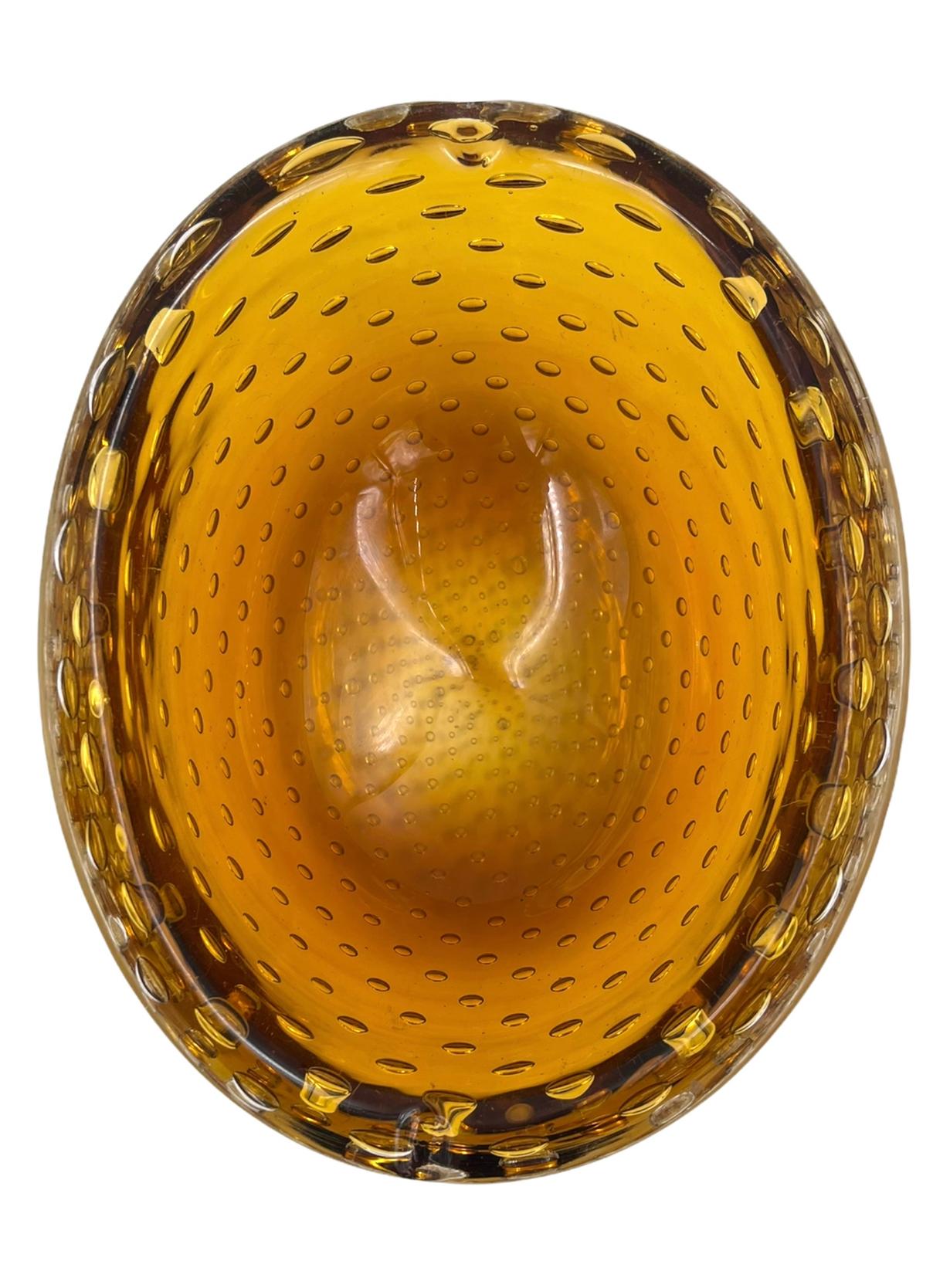 Hand-Crafted Mid-Century Modern Murano Art Glass Bowl in Amber Controlled Bubble, Italy 1970s For Sale