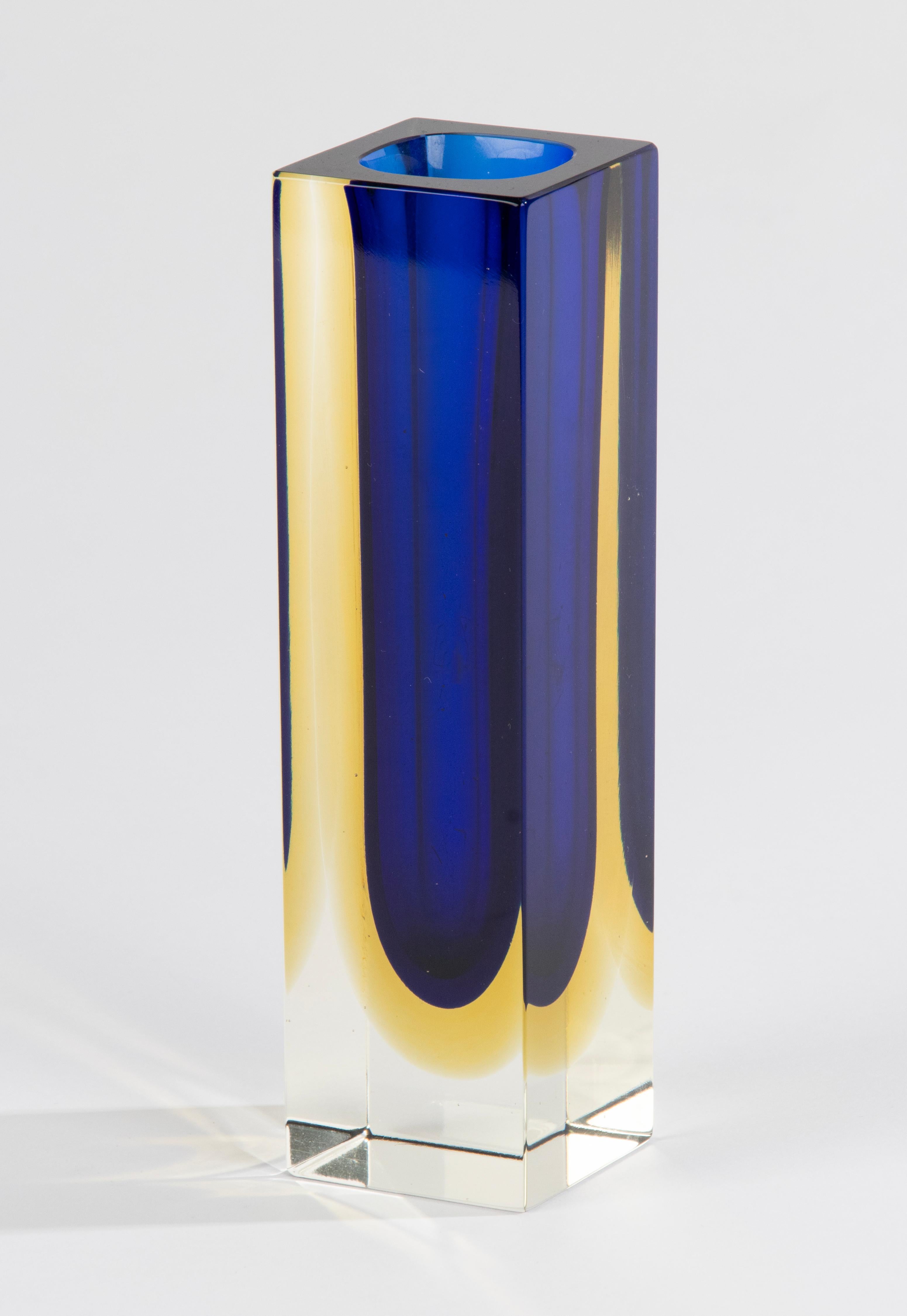 Hand-Crafted Mid-Century Modern Murano Art Glass Vase - Sommerso - Flavio Poli For Sale