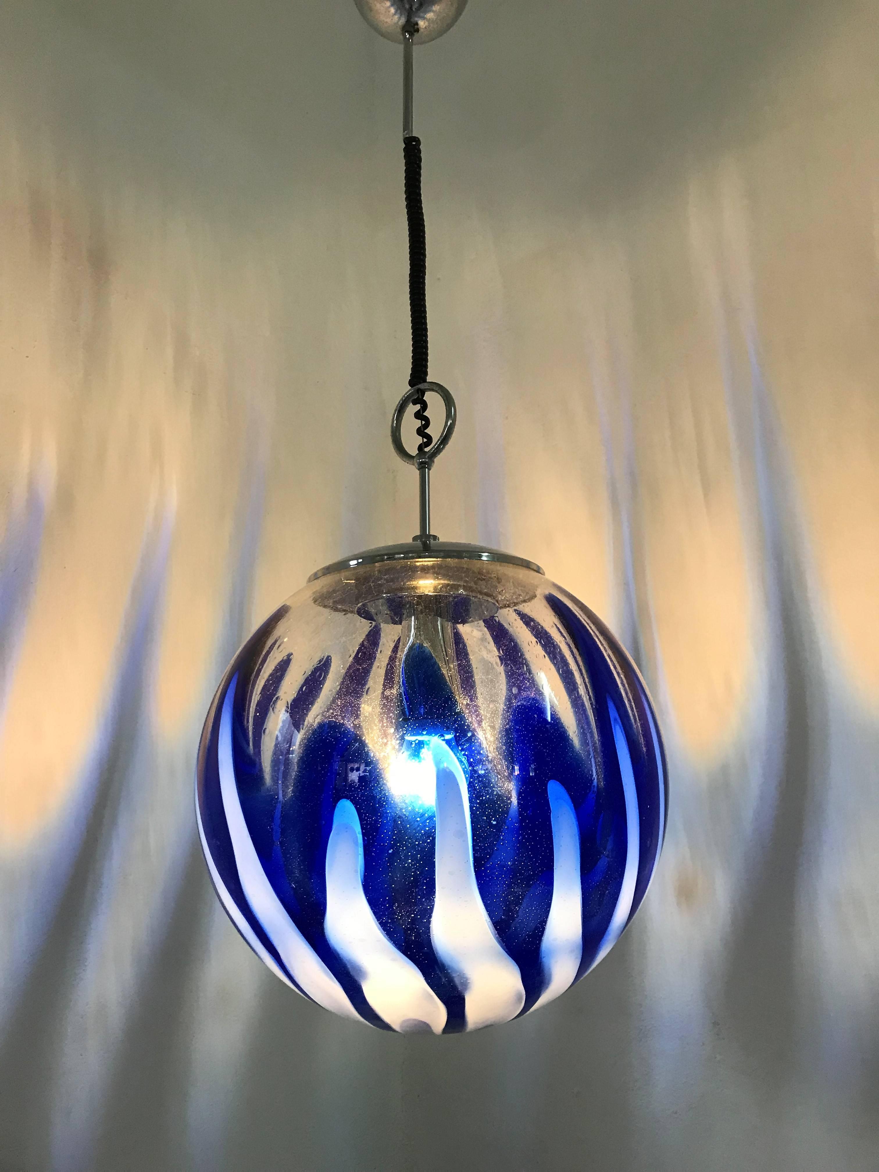 Mid-Century Modern Murano Blue Glass Sphere Chandelier by Mazzega, circa 1970 In Good Condition In Merida, Yucatan