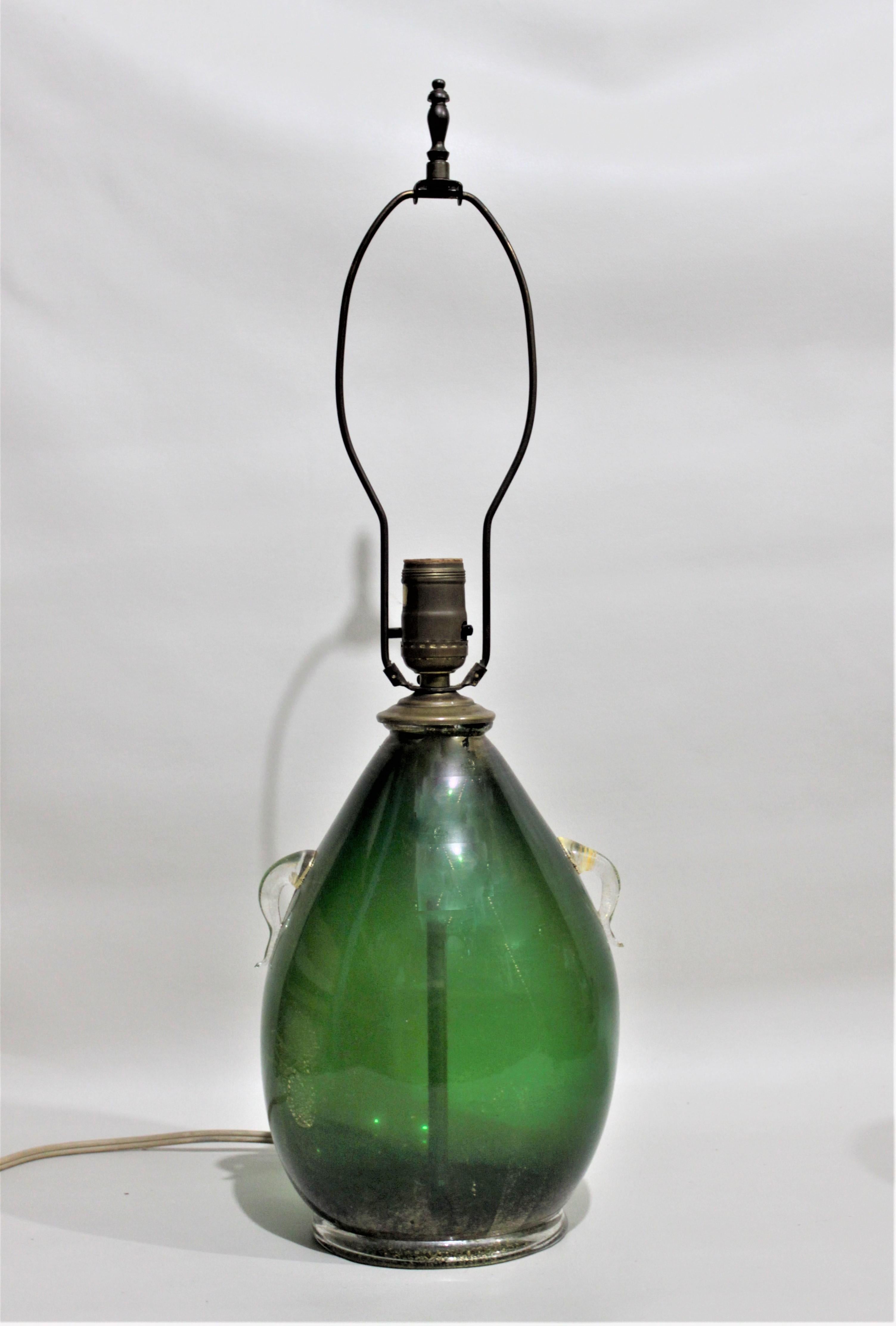 Fait main Lampe de bureau en verre d'art vert foncé de Murano, moderne du milieu du siècle dernier en vente
