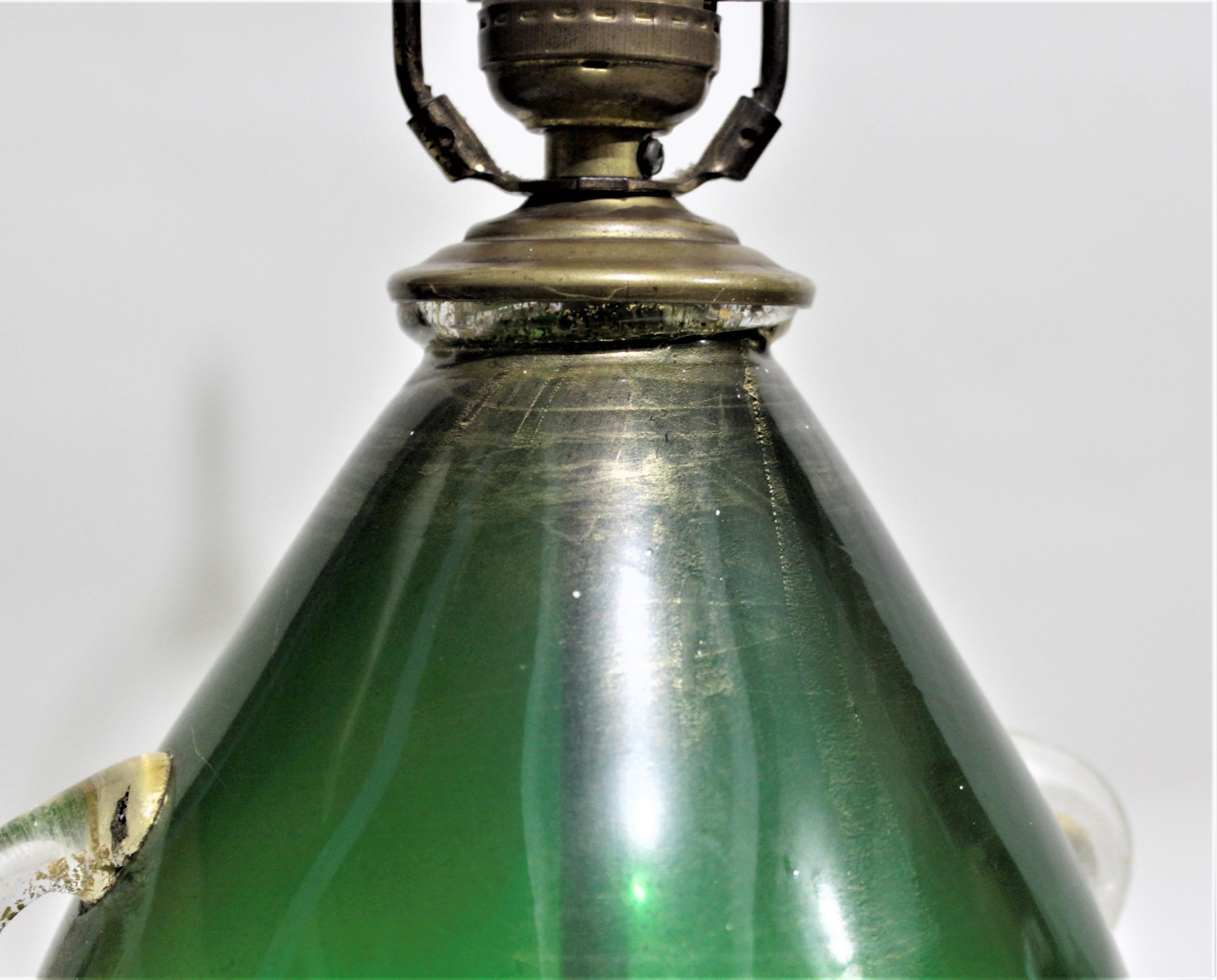 Laiton Lampe de bureau en verre d'art vert foncé de Murano, moderne du milieu du siècle dernier en vente