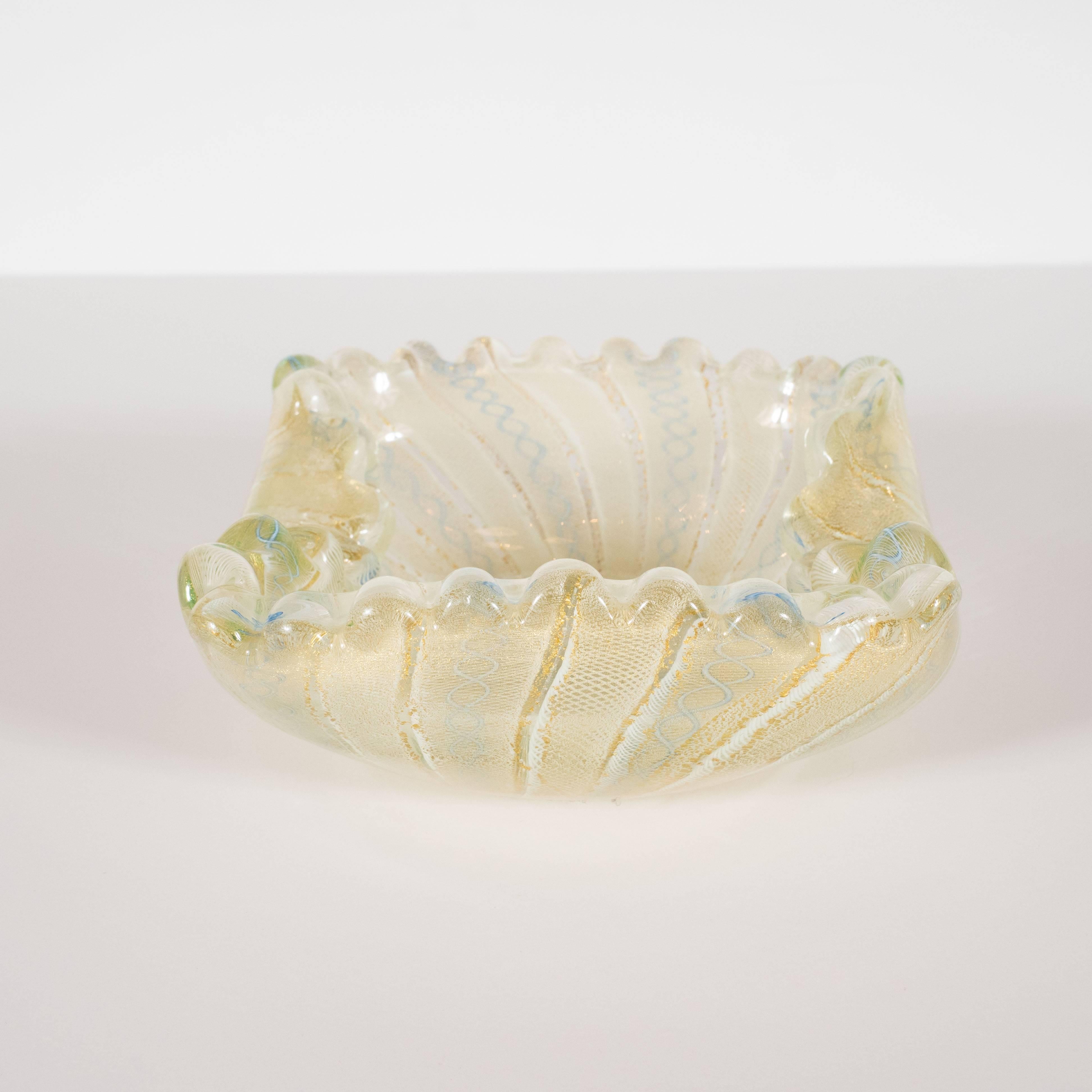 Italian Mid-Century Modern Murano Filigrana Decorative Bowl with 24-Karat Gold Flecks