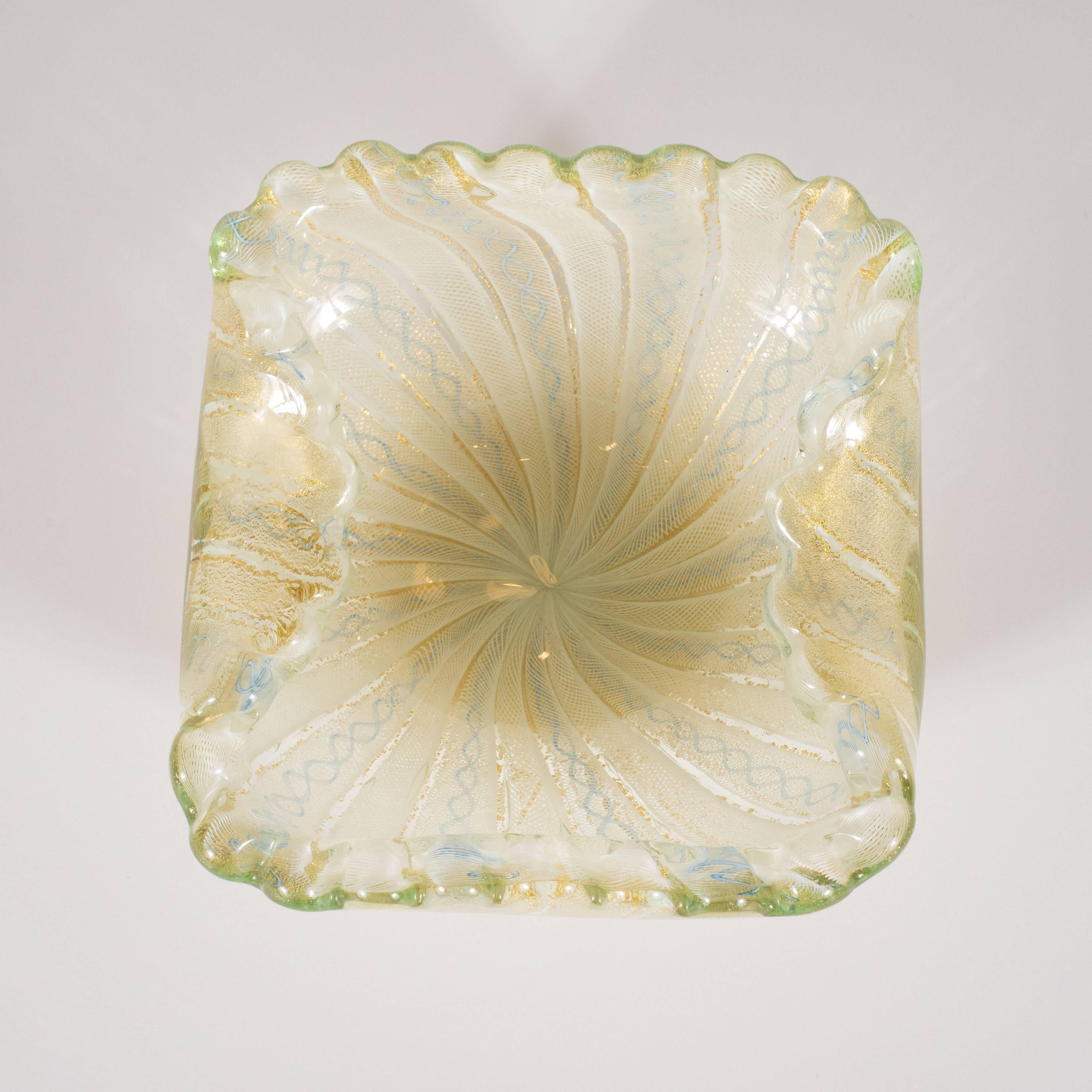 Mid-Century Modern Murano Filigrana Decorative Bowl with 24-Karat Gold Flecks In Excellent Condition In New York, NY