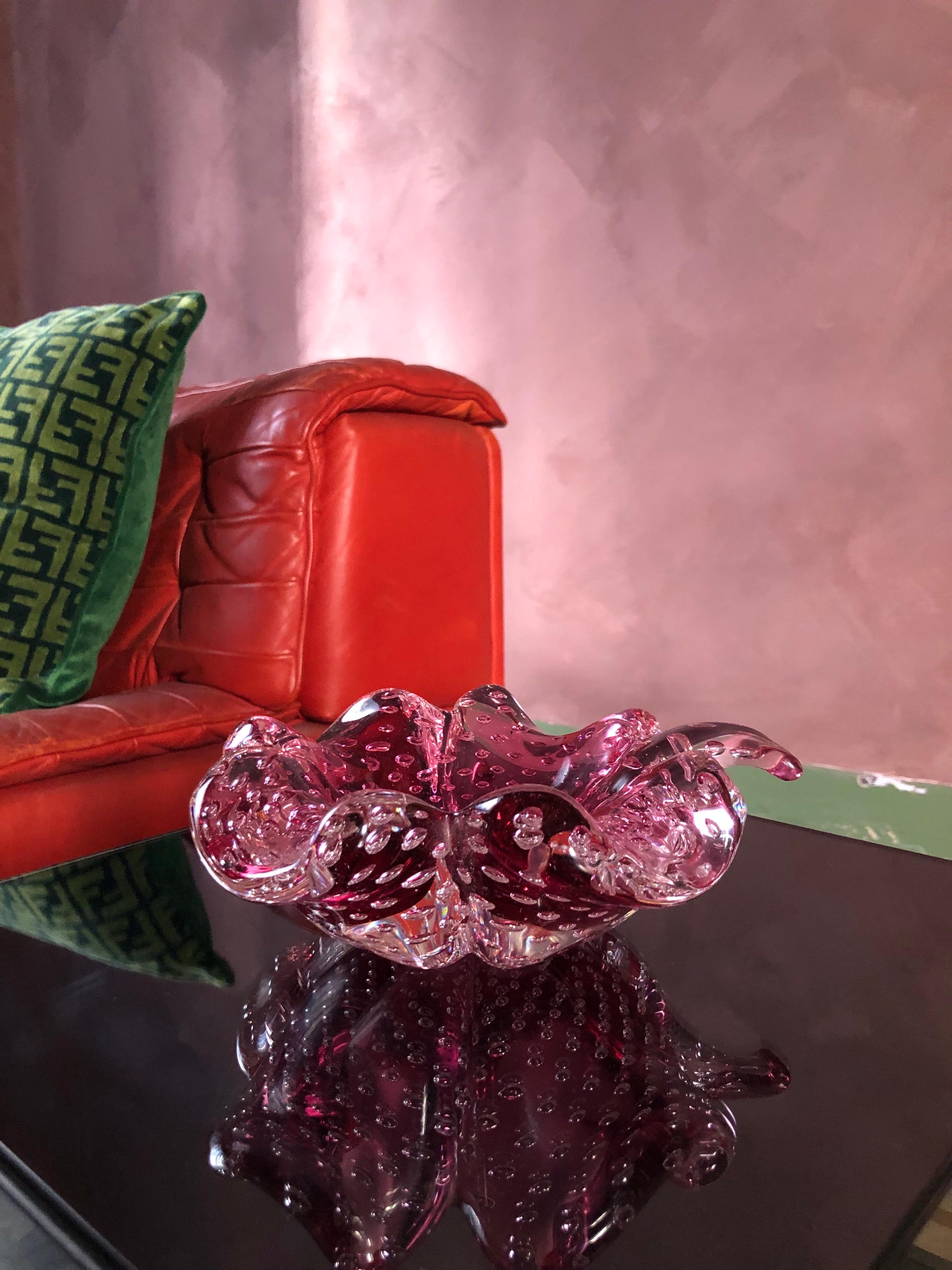 Cenicero de cristal de Murano moderno de mediados de siglo en vidrio rosa Italia Años 60 Moderno de mediados de siglo en venta