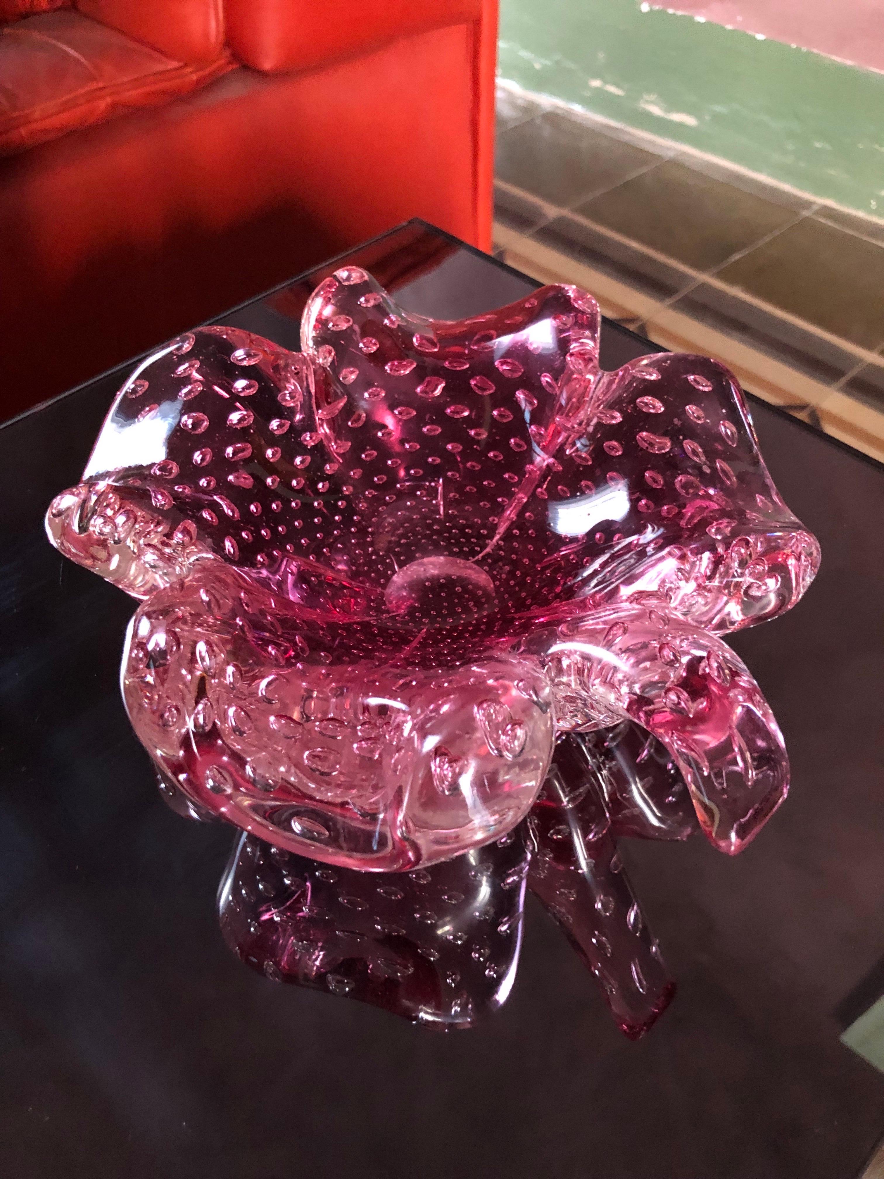 Cenicero de cristal de Murano moderno de mediados de siglo en vidrio rosa Italia Años 60 siglo XX en venta