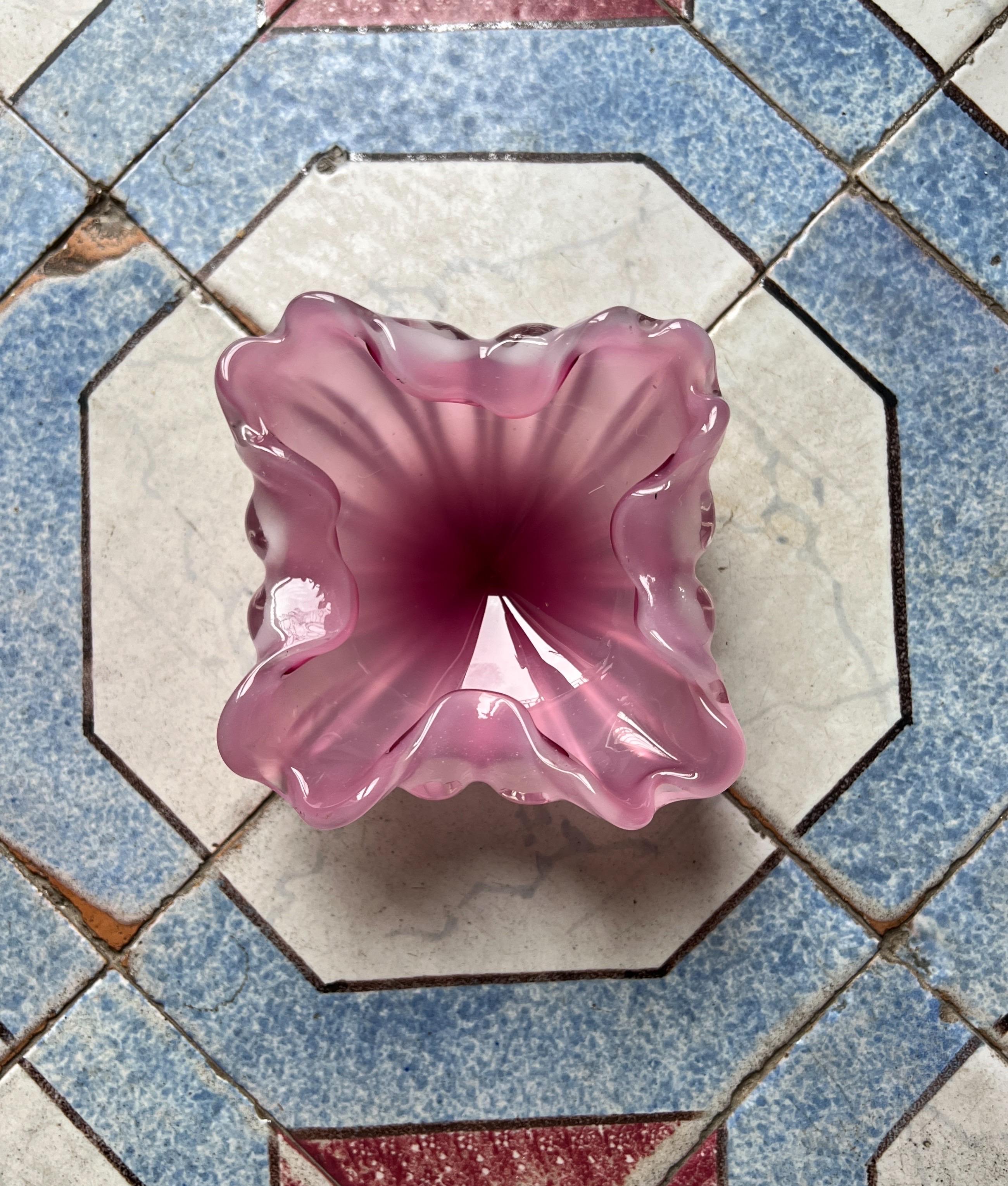 Cenicero de cristal de Murano moderno de mediados de siglo en vidrio morado Italia años 60 en venta 3