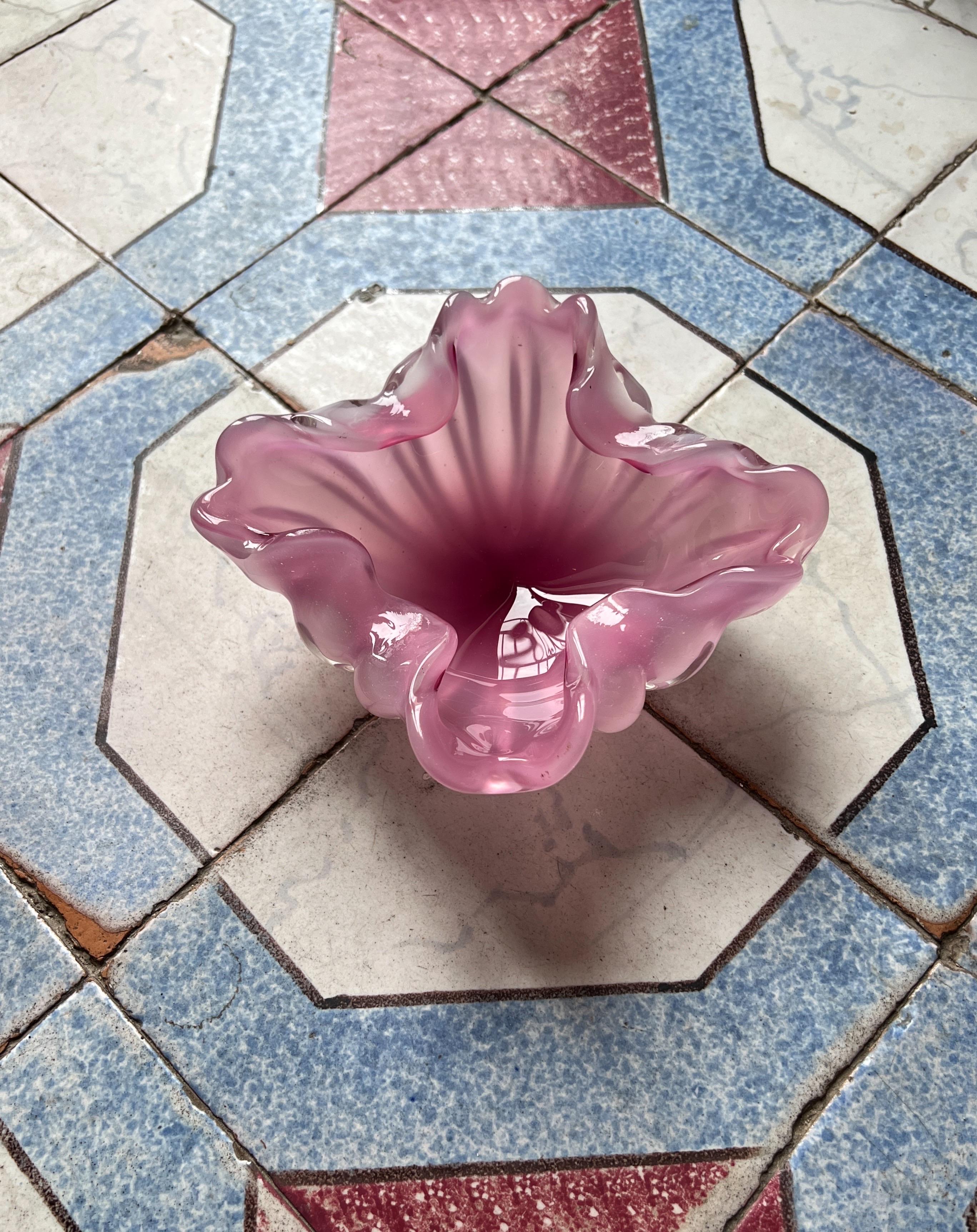 Cenicero de cristal de Murano moderno de mediados de siglo en vidrio morado Italia años 60 Italiano en venta