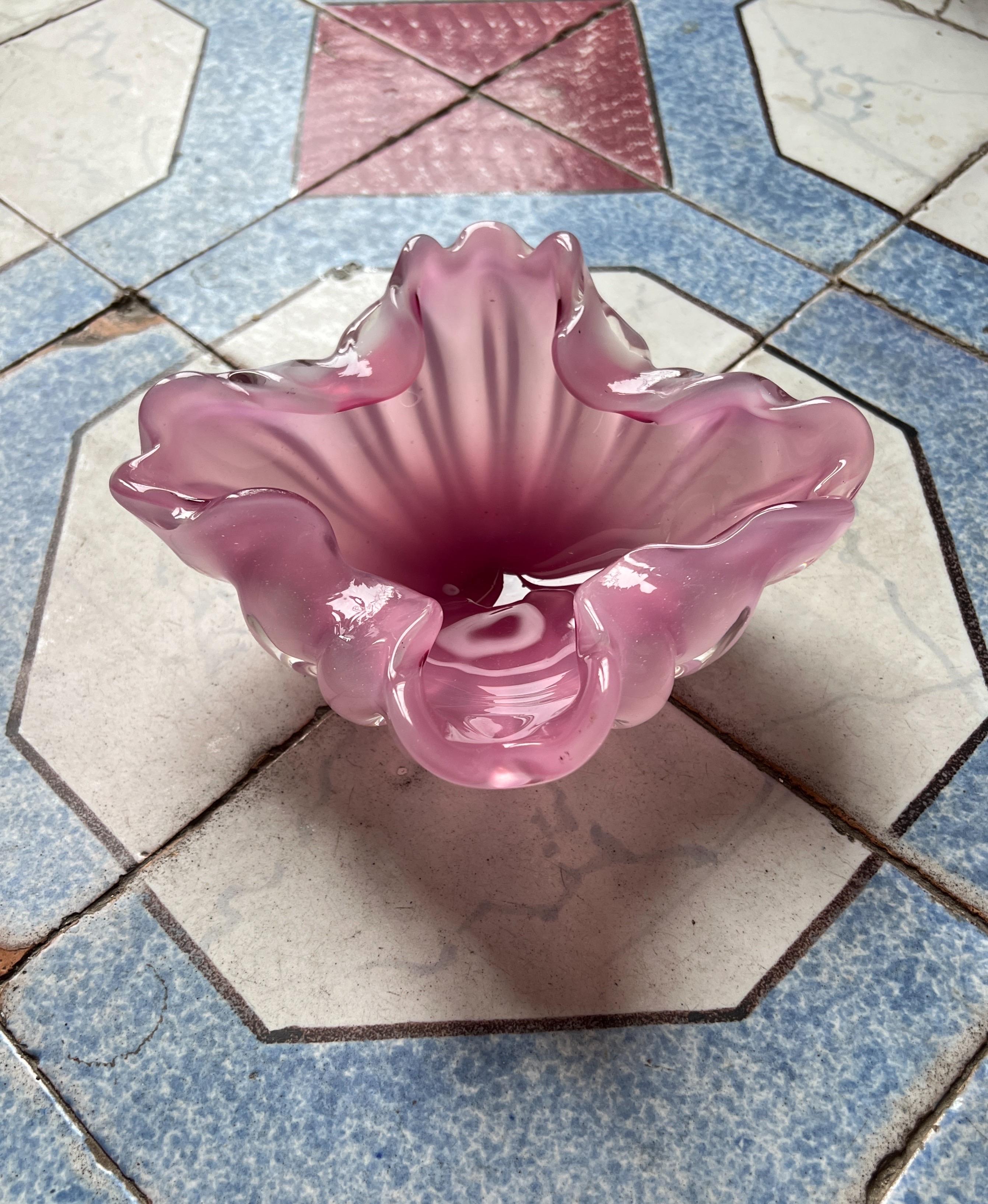 Cenicero de cristal de Murano moderno de mediados de siglo en vidrio morado Italia años 60 en Bueno estado para la venta en Palermo, PA