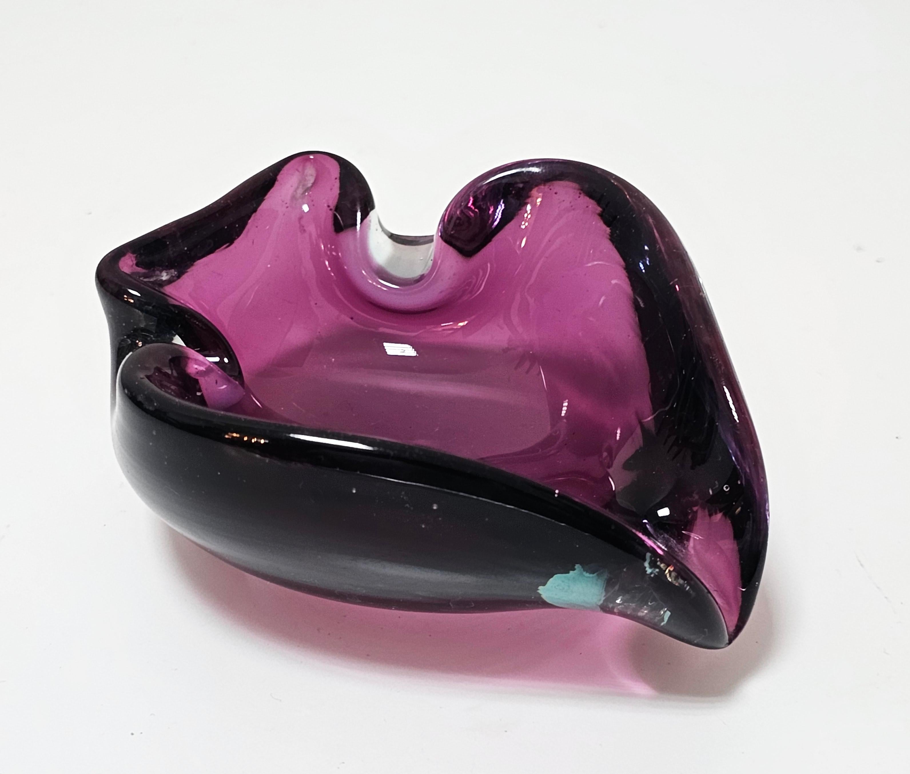 Italian Mid Century Modern Murano Glass Ashtray in Purple Glass, Italy 1960s For Sale