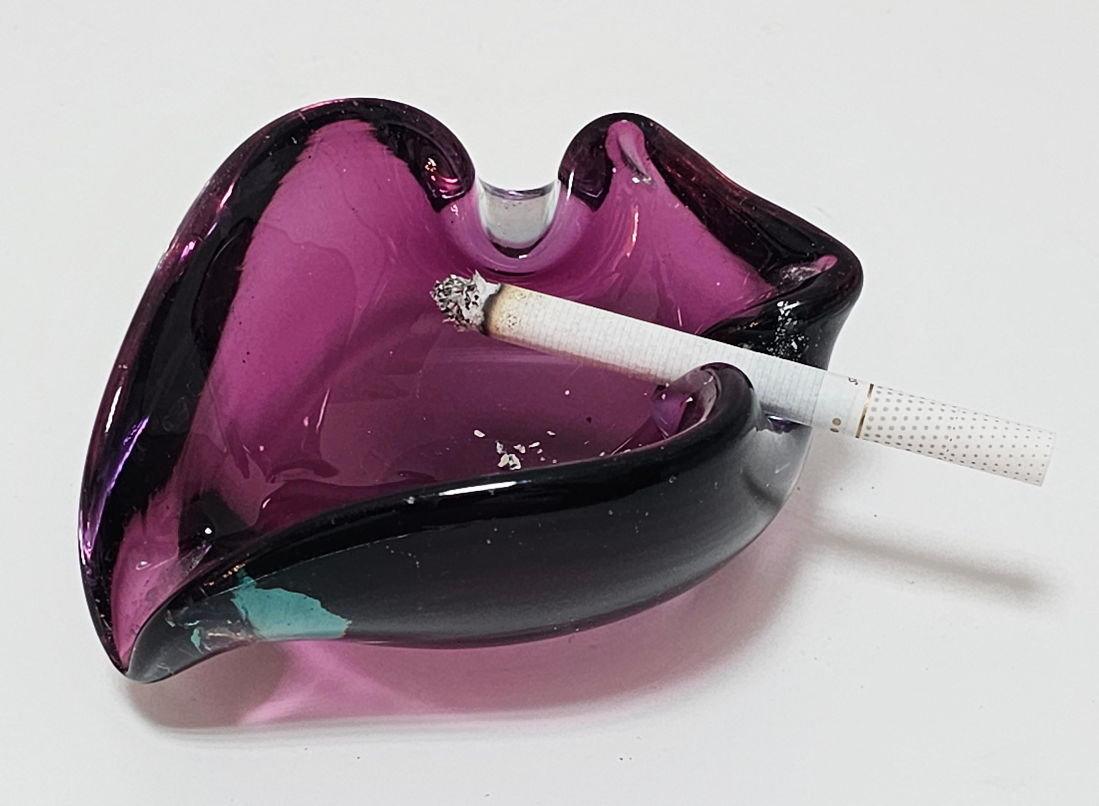 Mid Century Modern Murano Glass Ashtray in Purple Glass, Italy 1960s In Good Condition For Sale In Beograd, RS
