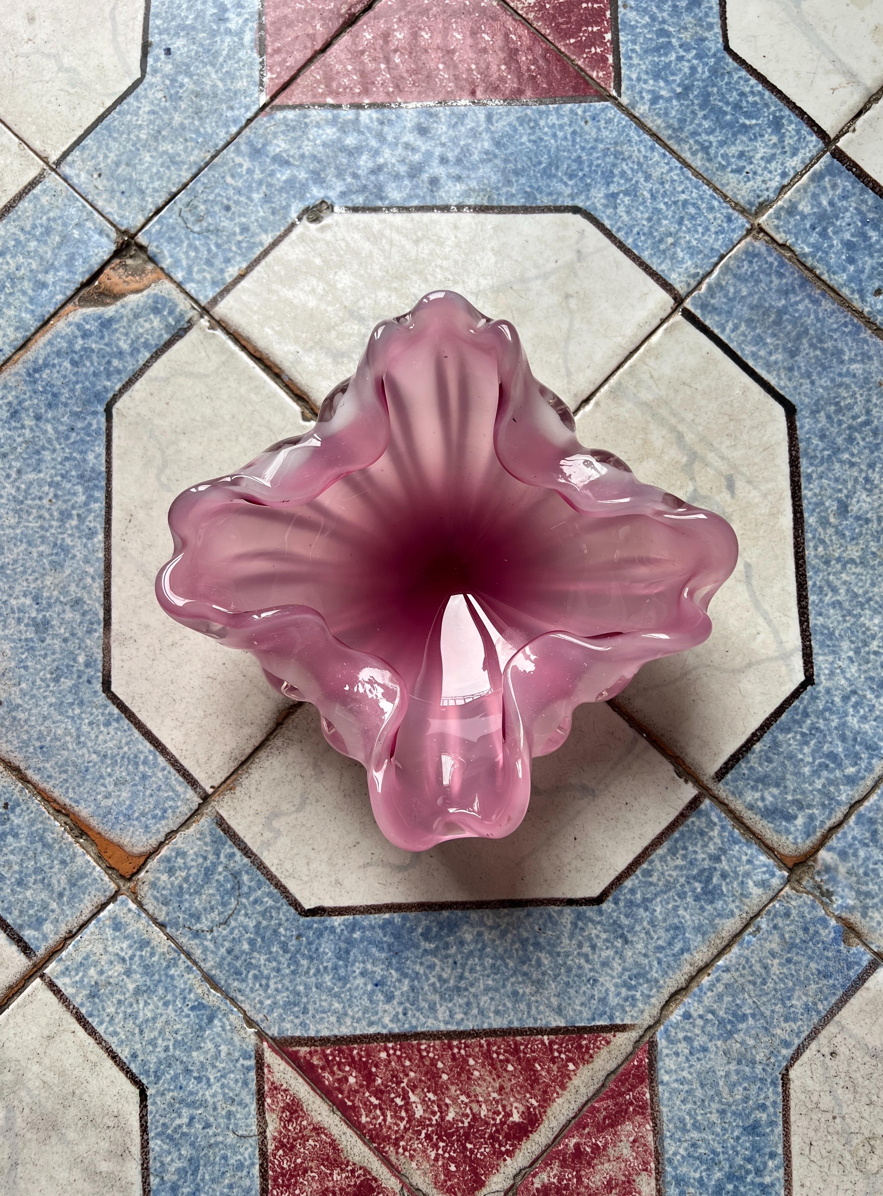 Cenicero de cristal de Murano moderno de mediados de siglo en vidrio morado Italia años 60 Cristal de Murano en venta