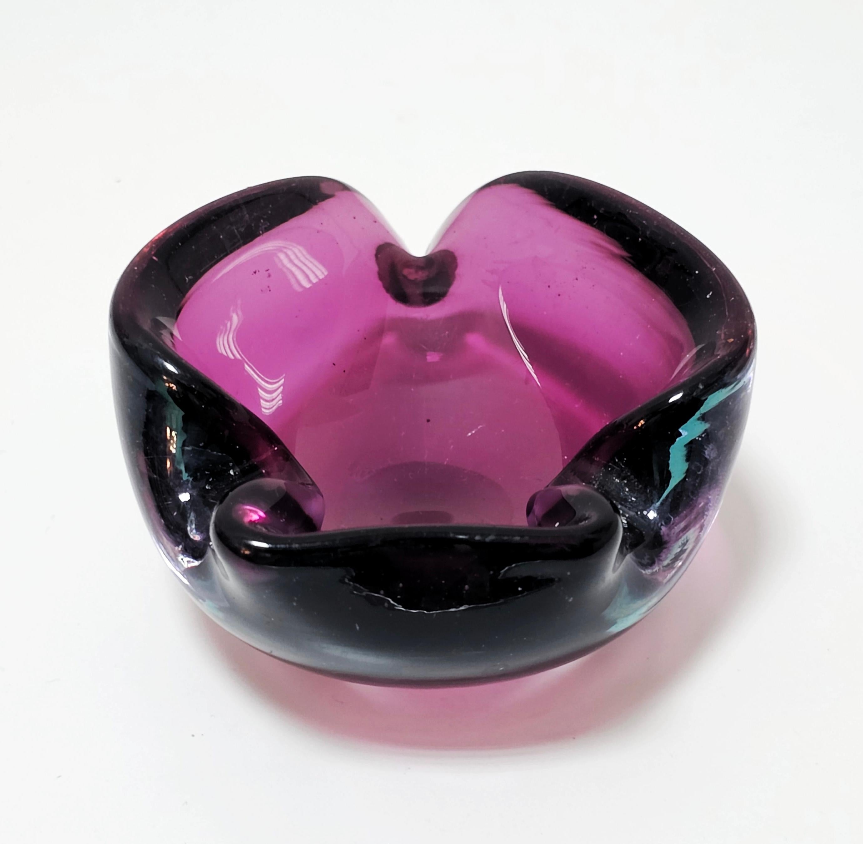 Mid-20th Century Mid Century Modern Murano Glass Ashtray in Purple Glass, Italy 1960s For Sale
