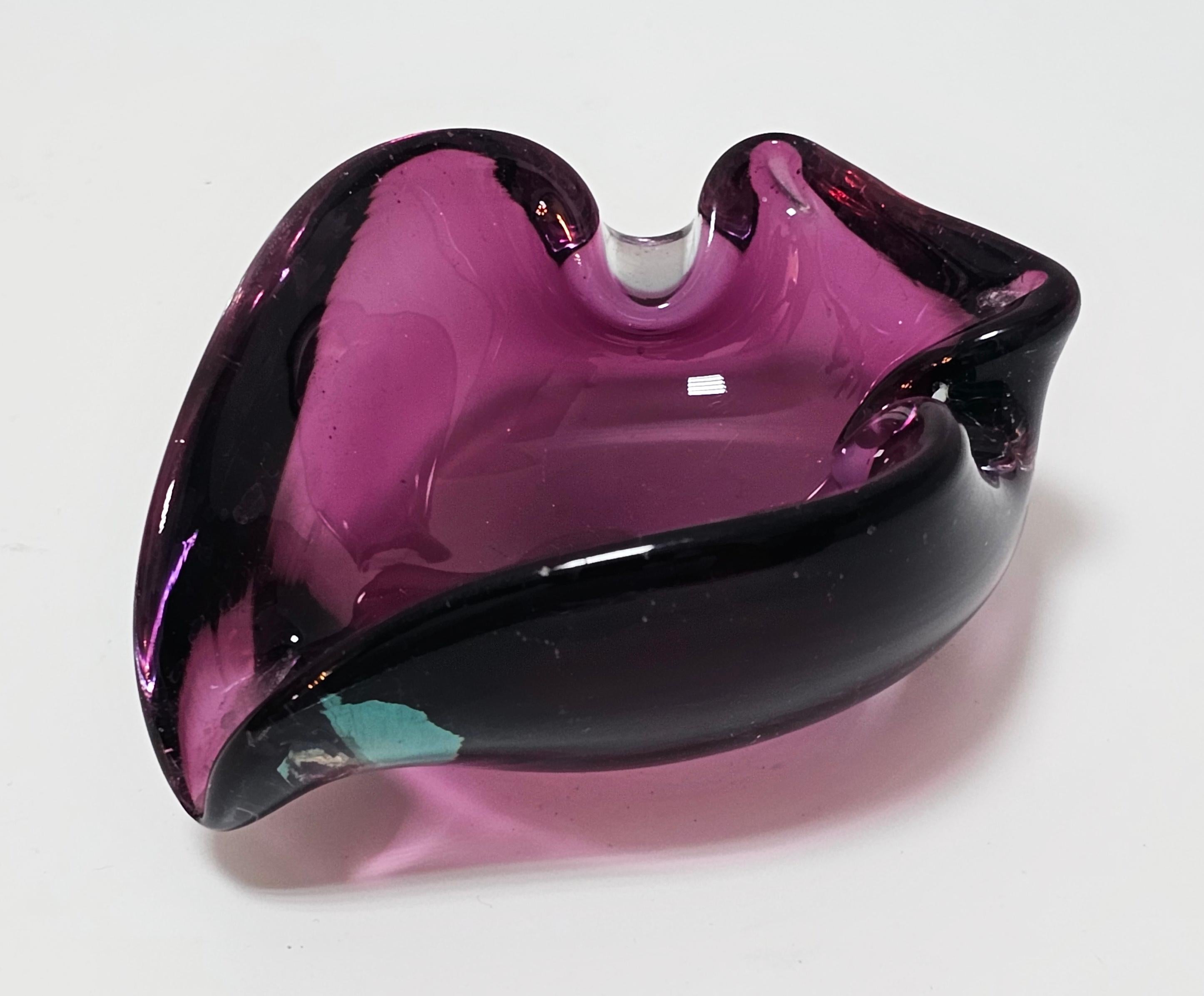 Mid Century Modern Murano Glass Ashtray in Purple Glass, Italy 1960s For Sale 1