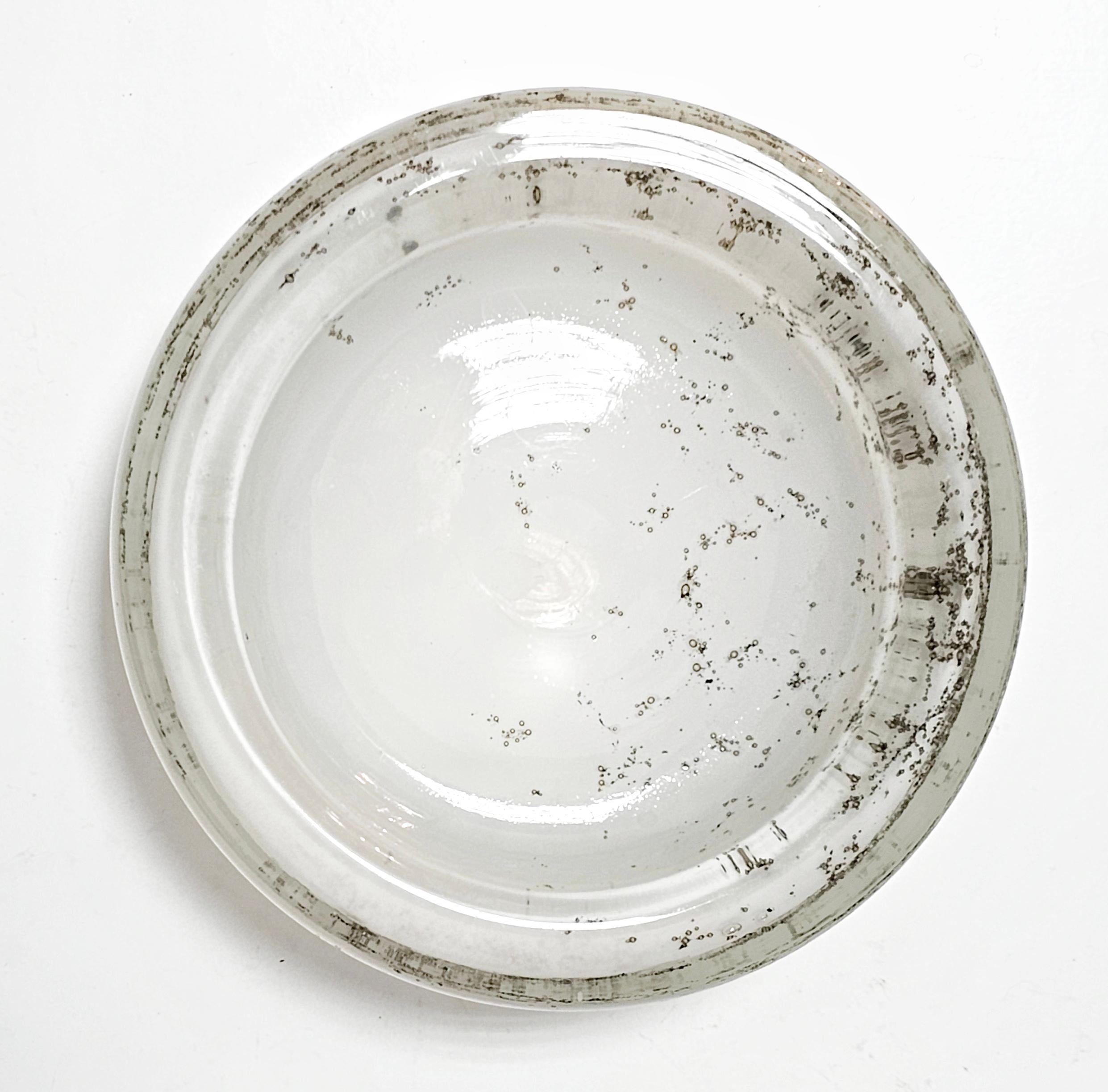 Late 20th Century Mid Century Modern Murano Glass Ashtray in White Bubble Glass, Italy 1970s For Sale