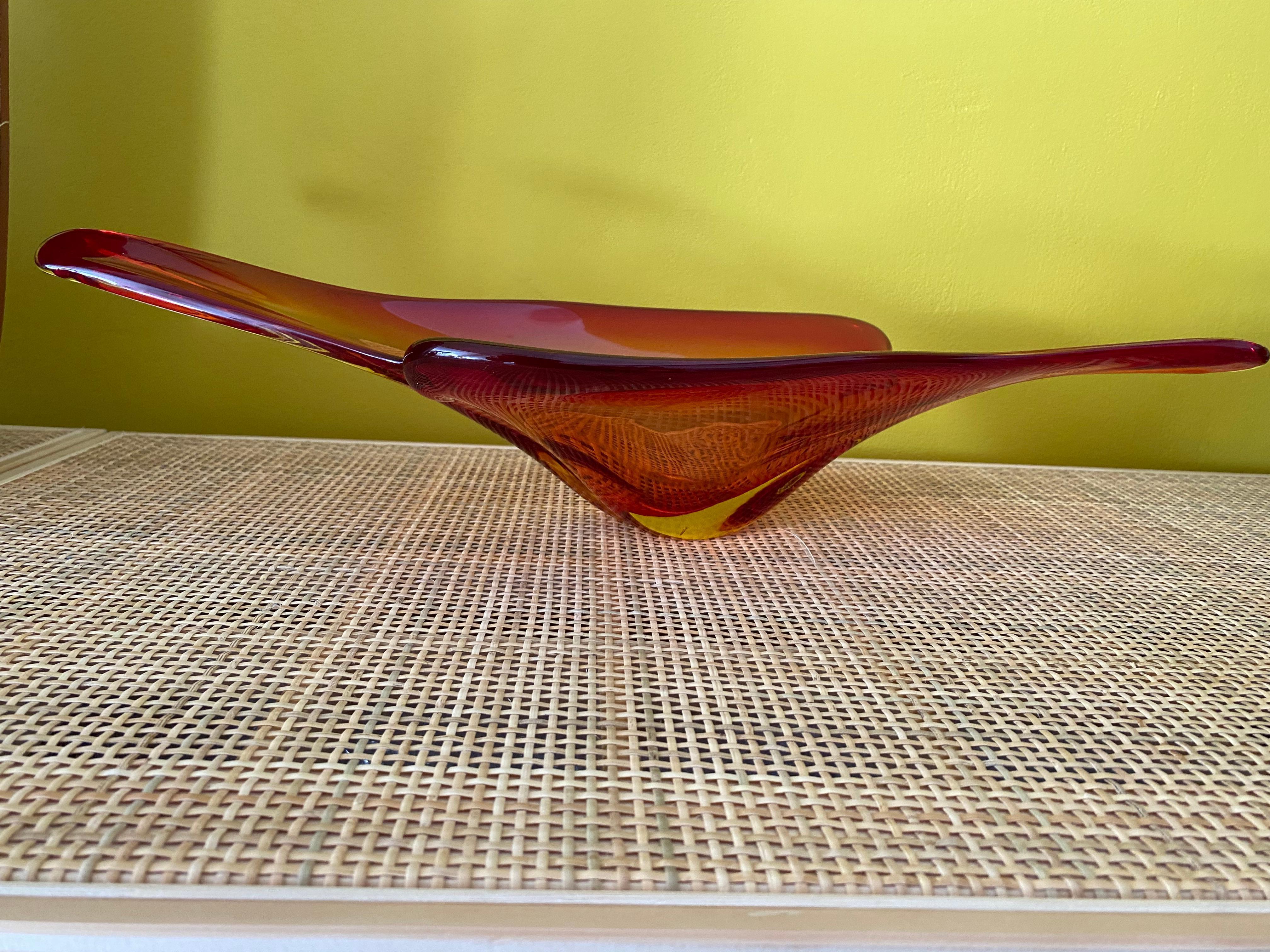 Étonnant  verre de Murano de couleur orange vif  Le bol a une belle forme.
Bon état.