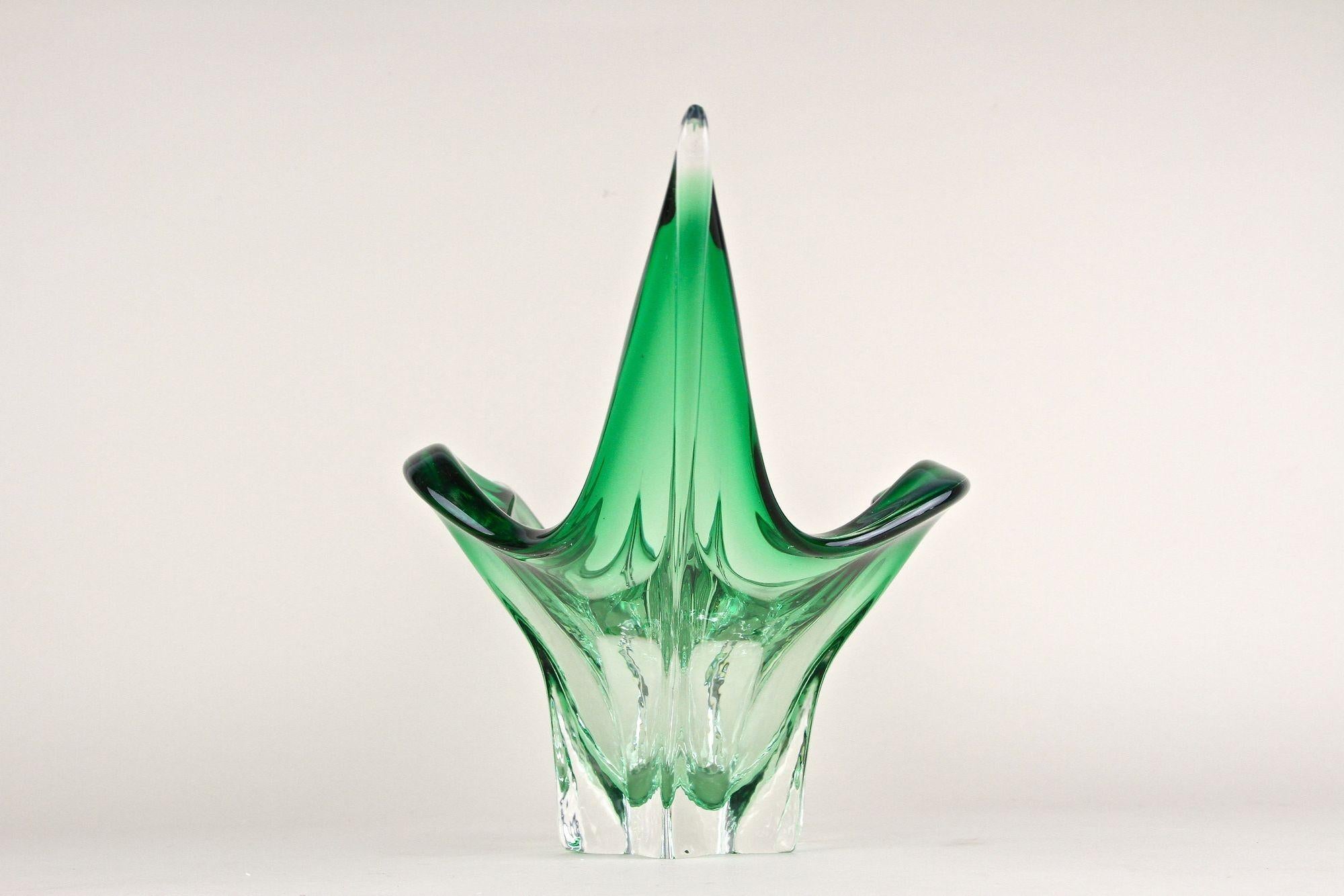 Verre de Murano Bol en verre de Murano moderne du milieu du siècle dernier, tons verts/ transparents - Italie vers 1960 en vente