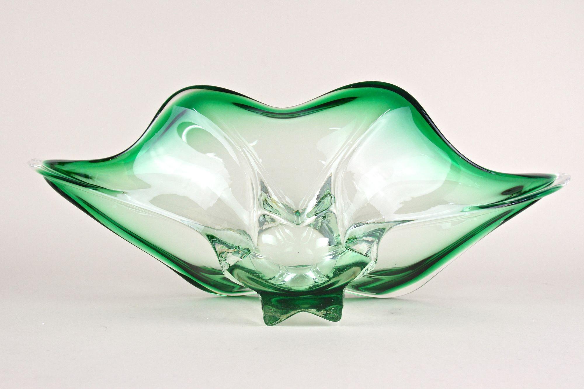 Mid Century Modern Murano Glass Bowl, Green/ Clear Tones - Italy ca. 1960 For Sale 6