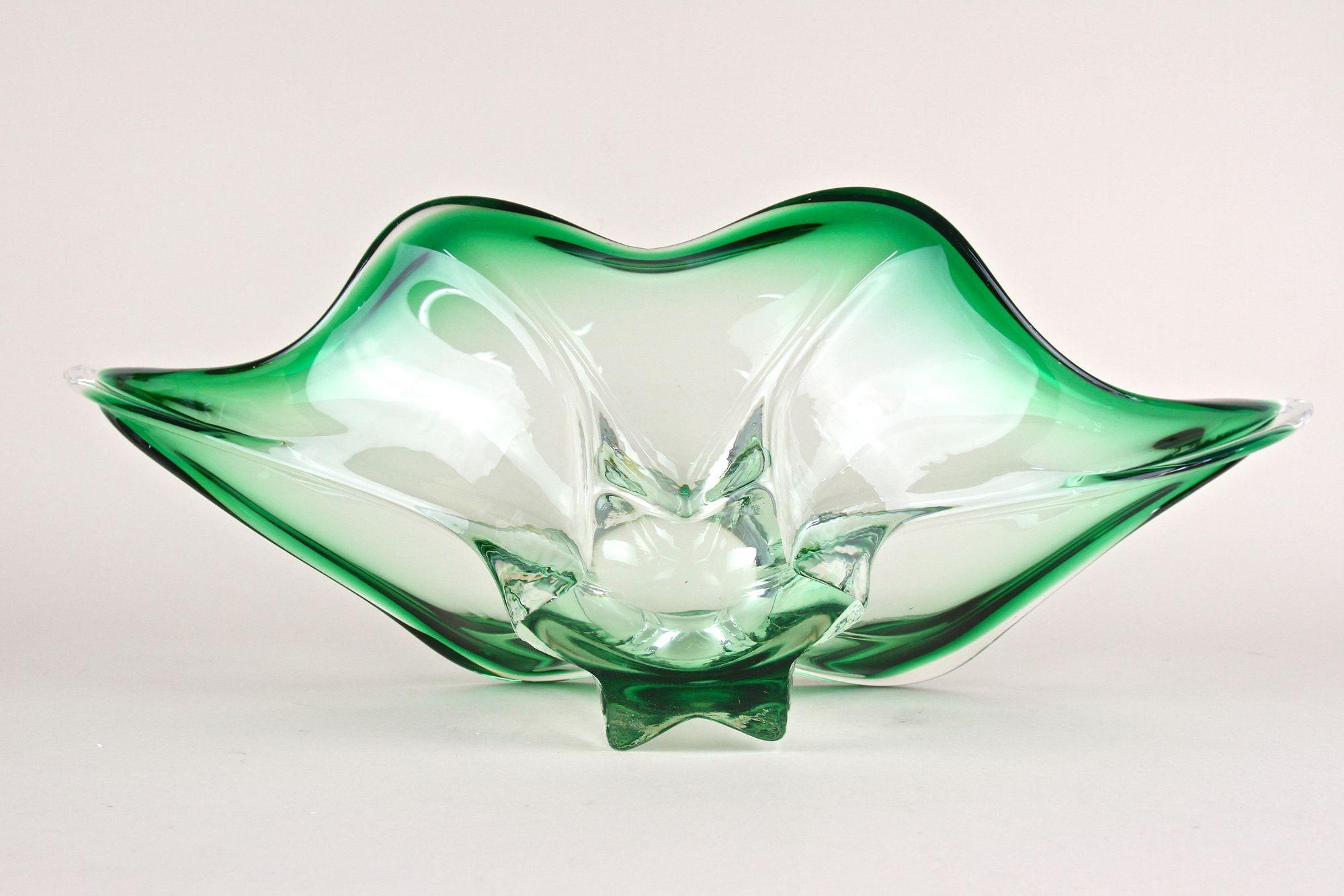 Bol en verre de Murano moderne du milieu du siècle dernier, tons verts/ transparents - Italie vers 1960 en vente 3