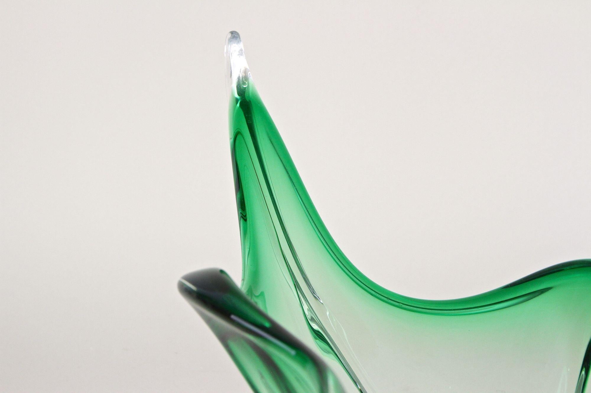 Mid Century Modern Murano Glass Bowl, Green/ Clear Tones - Italy ca. 1960 For Sale 8