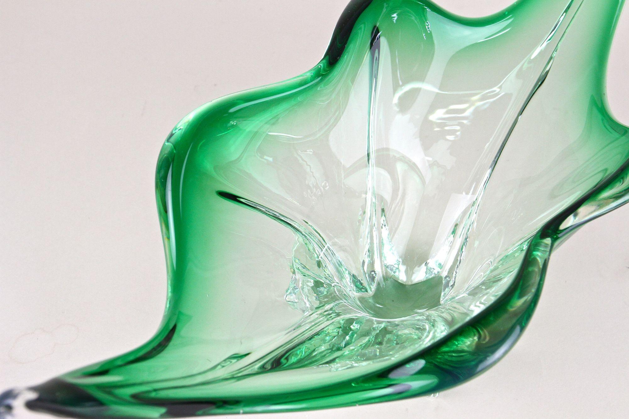 Mid Century Modern Murano Glass Bowl, Green/ Clear Tones - Italy ca. 1960 For Sale 9