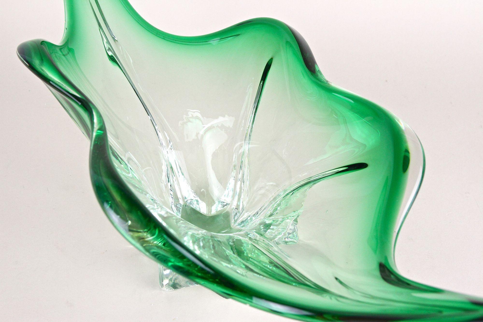 Mid Century Modern Murano Glass Bowl, Green/ Clear Tones - Italy ca. 1960 For Sale 1