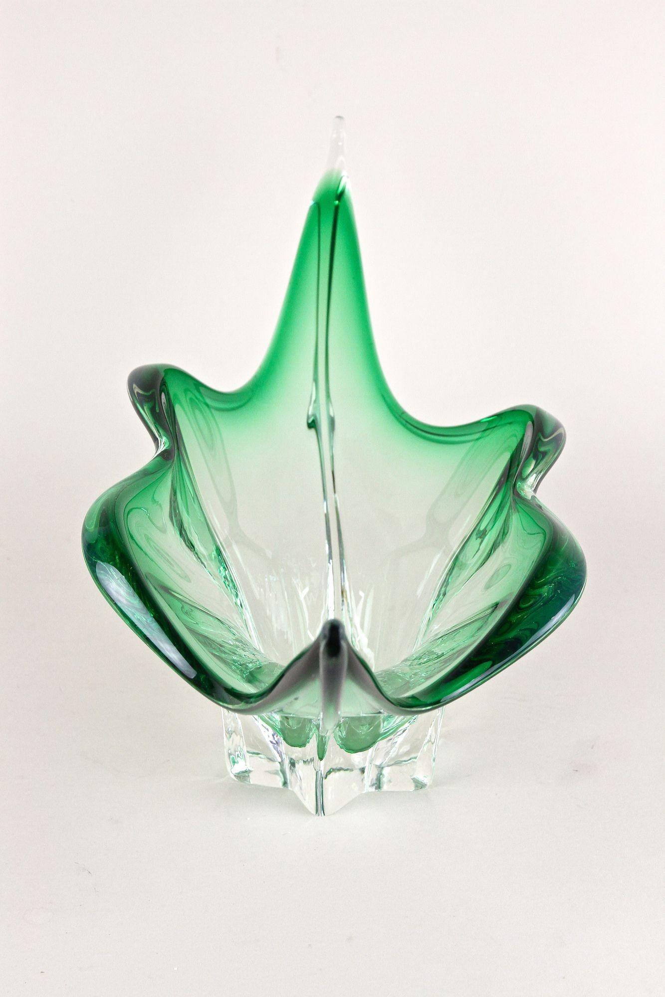 Mid Century Modern Murano Glass Bowl, Green/ Clear Tones - Italy ca. 1960 For Sale 2