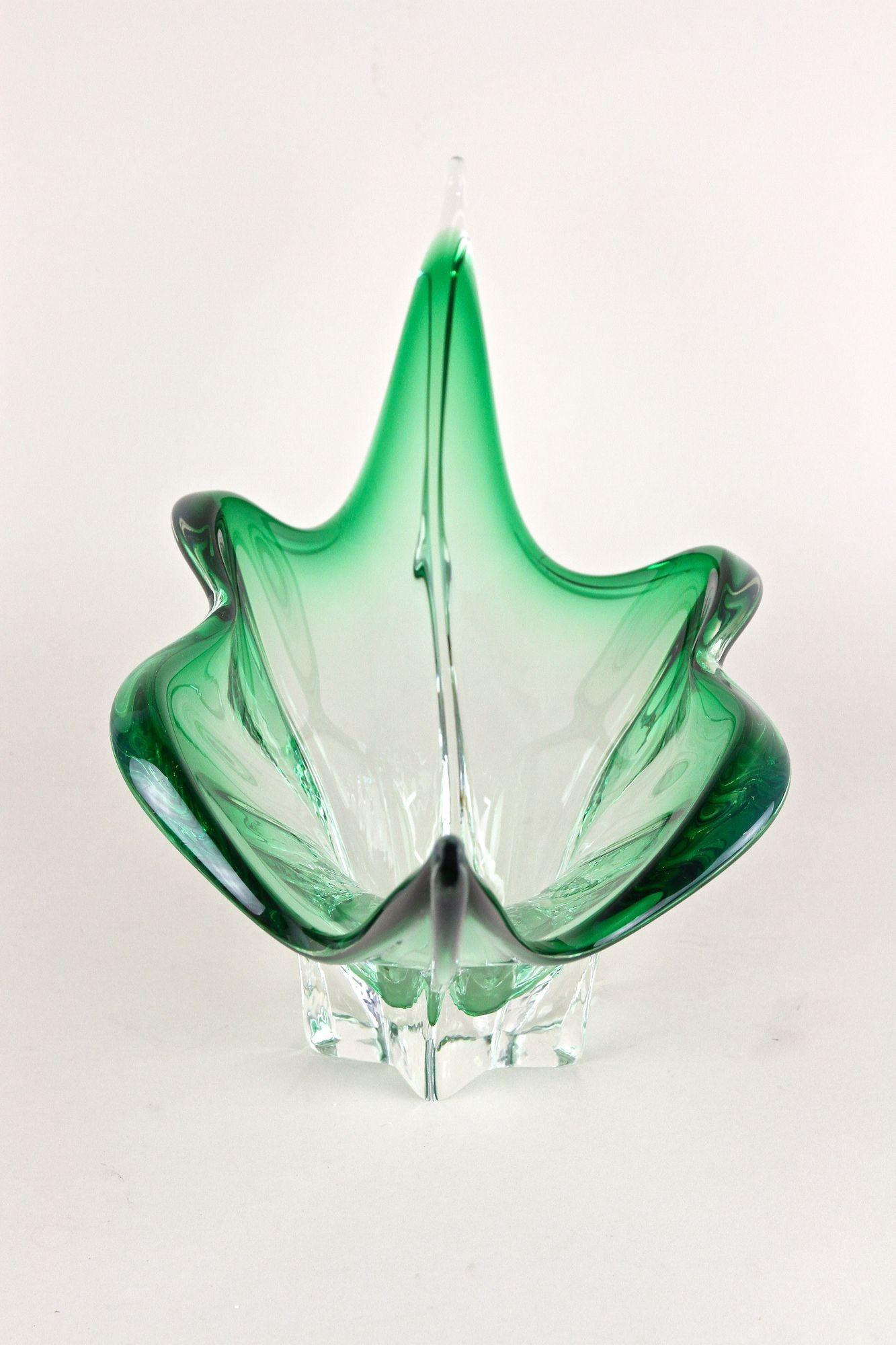 20ième siècle Bol en verre de Murano moderne du milieu du siècle dernier, tons verts/ transparents - Italie vers 1960 en vente