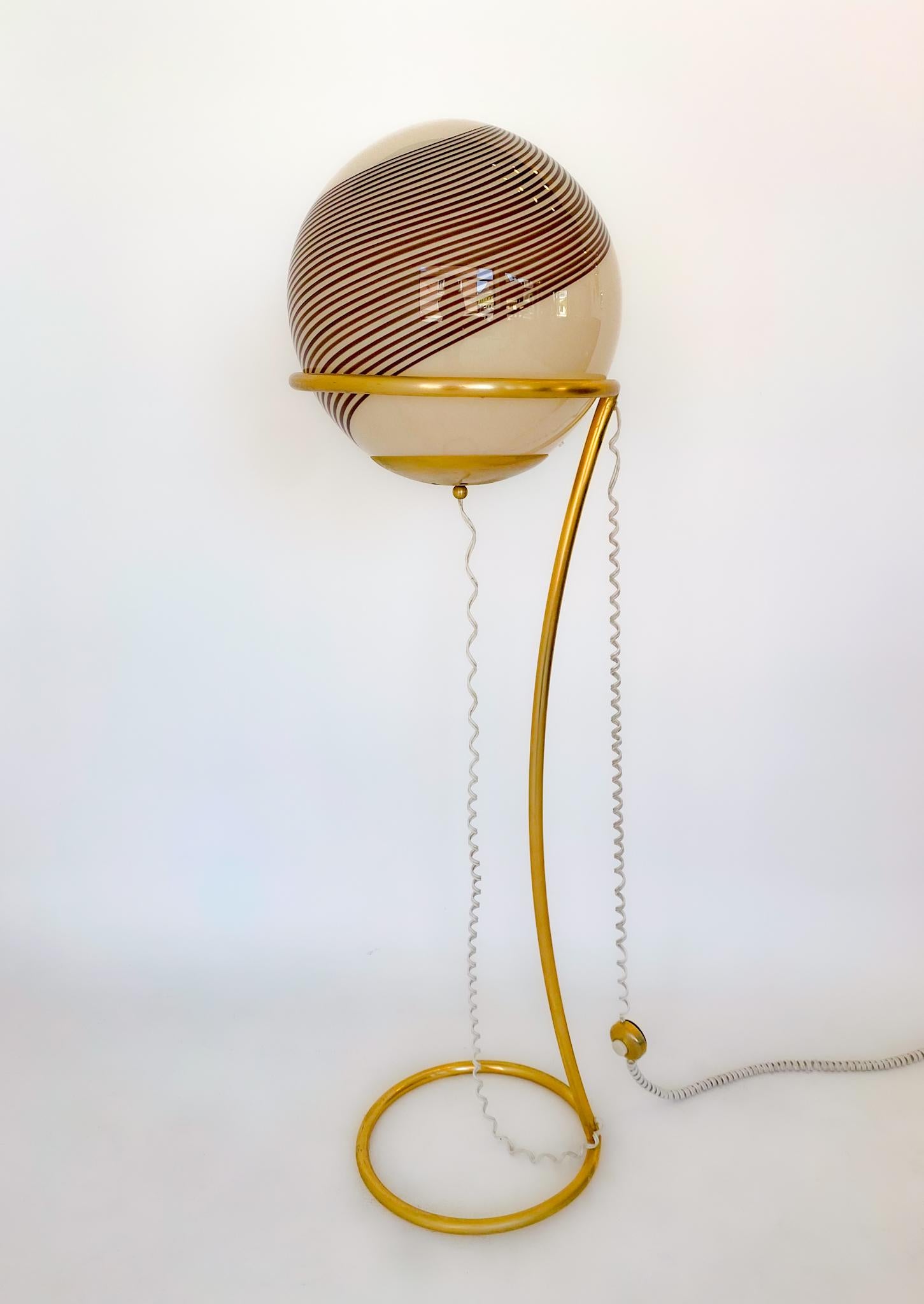 Mid-Century Modern Murano Glass Brass Floor Lamp attr. to Venini, Italy 1960s For Sale 3
