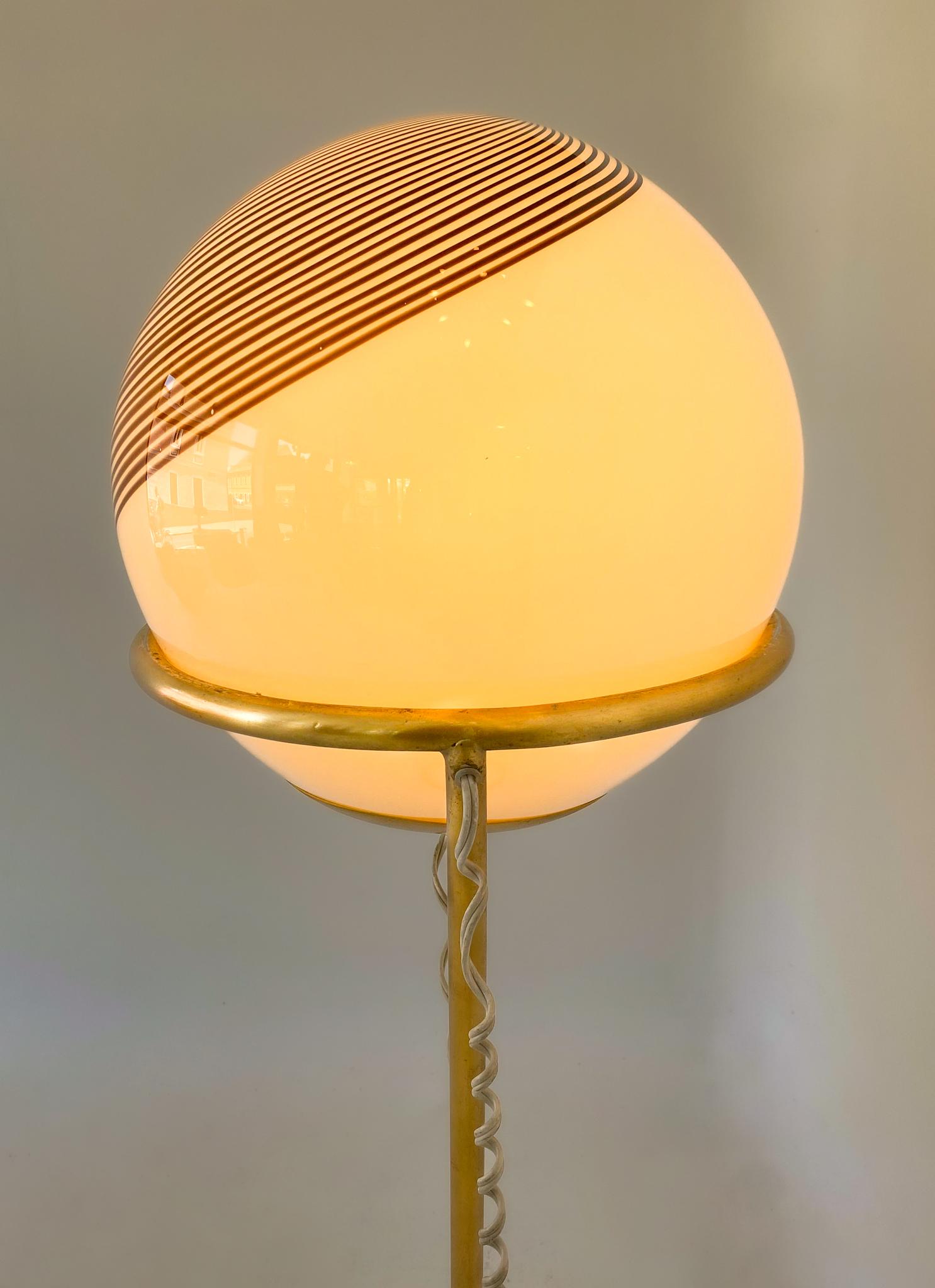 Mid-Century Modern Murano Glass Brass Floor Lamp attr. to Venini, Italy 1960s For Sale 4