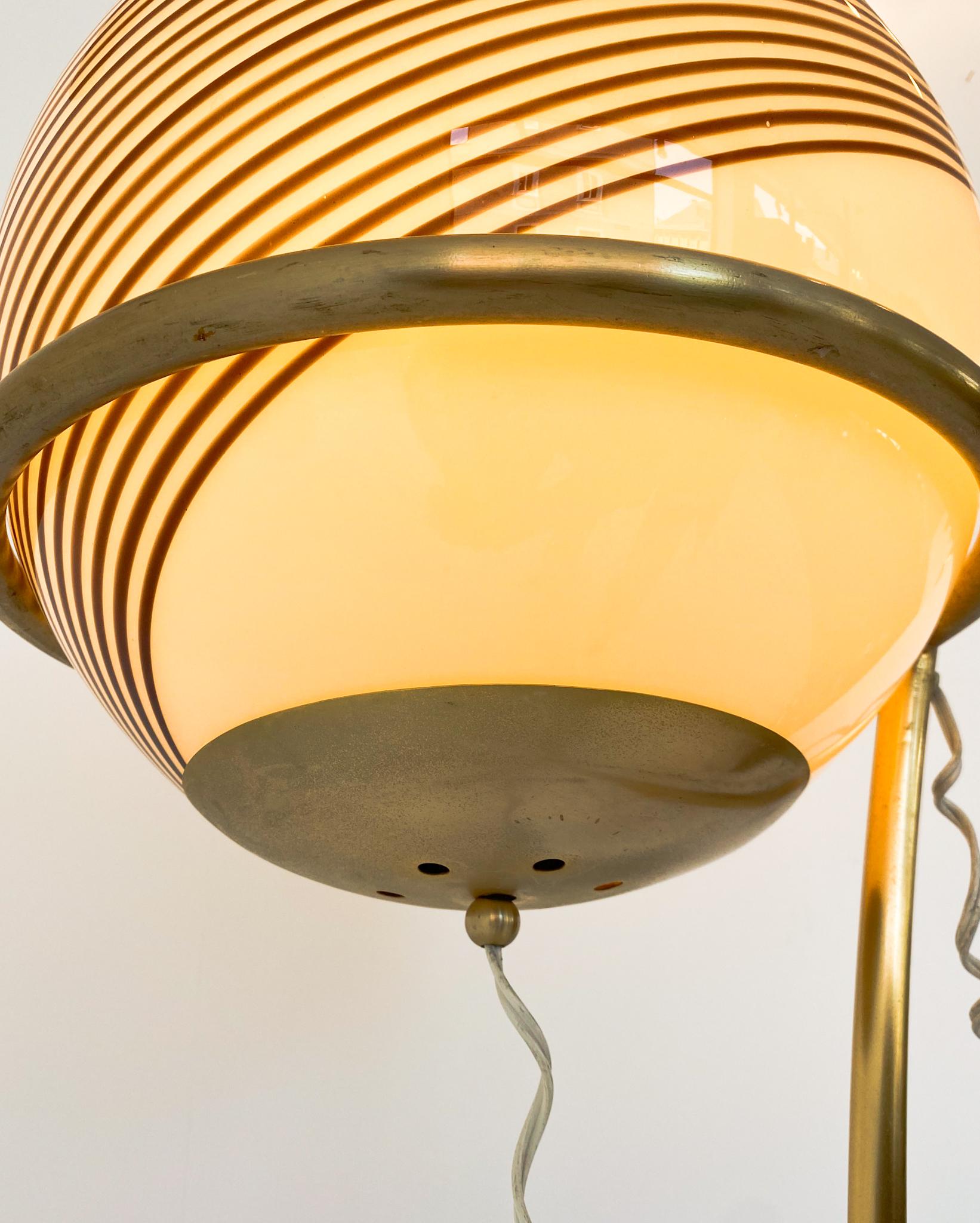 Moderne Stehlampe aus Muranoglas und Messing aus der Jahrhundertmitte von Venini, Italien 1960er im Angebot 4