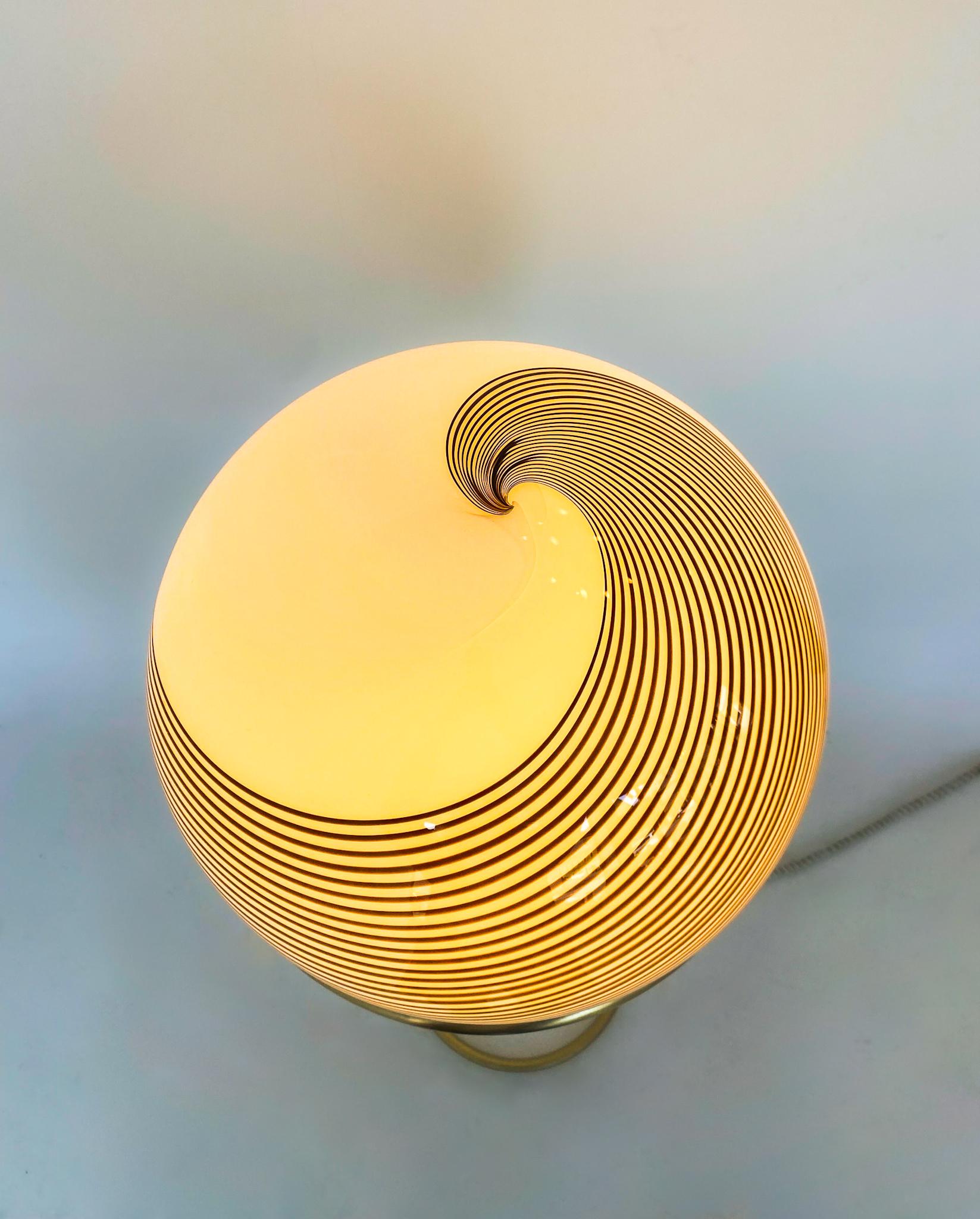 Mid-Century Modern Murano Glass Brass Floor Lamp attr. to Venini, Italy 1960s For Sale 1