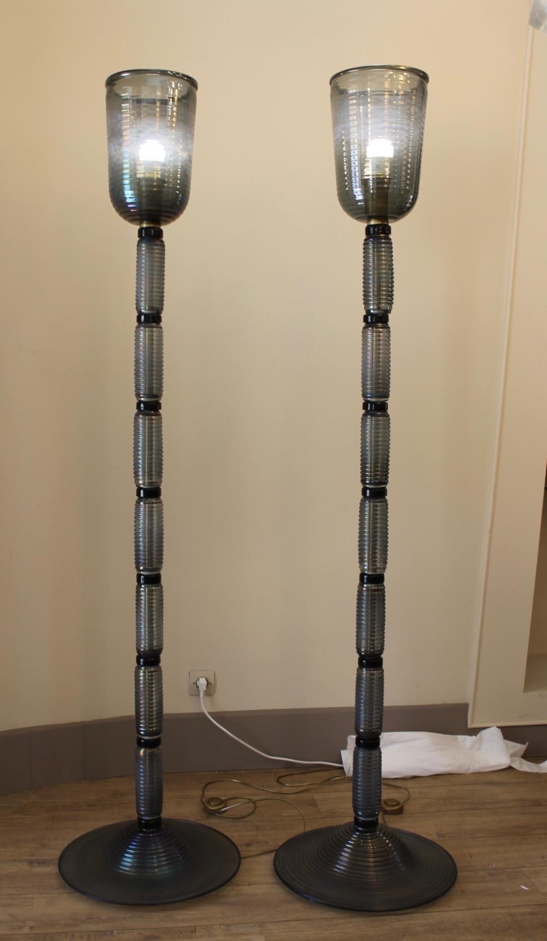 Moderne Stehlampen aus Muranoglas und Messing aus der Mitte des Jahrhunderts im Angebot 6