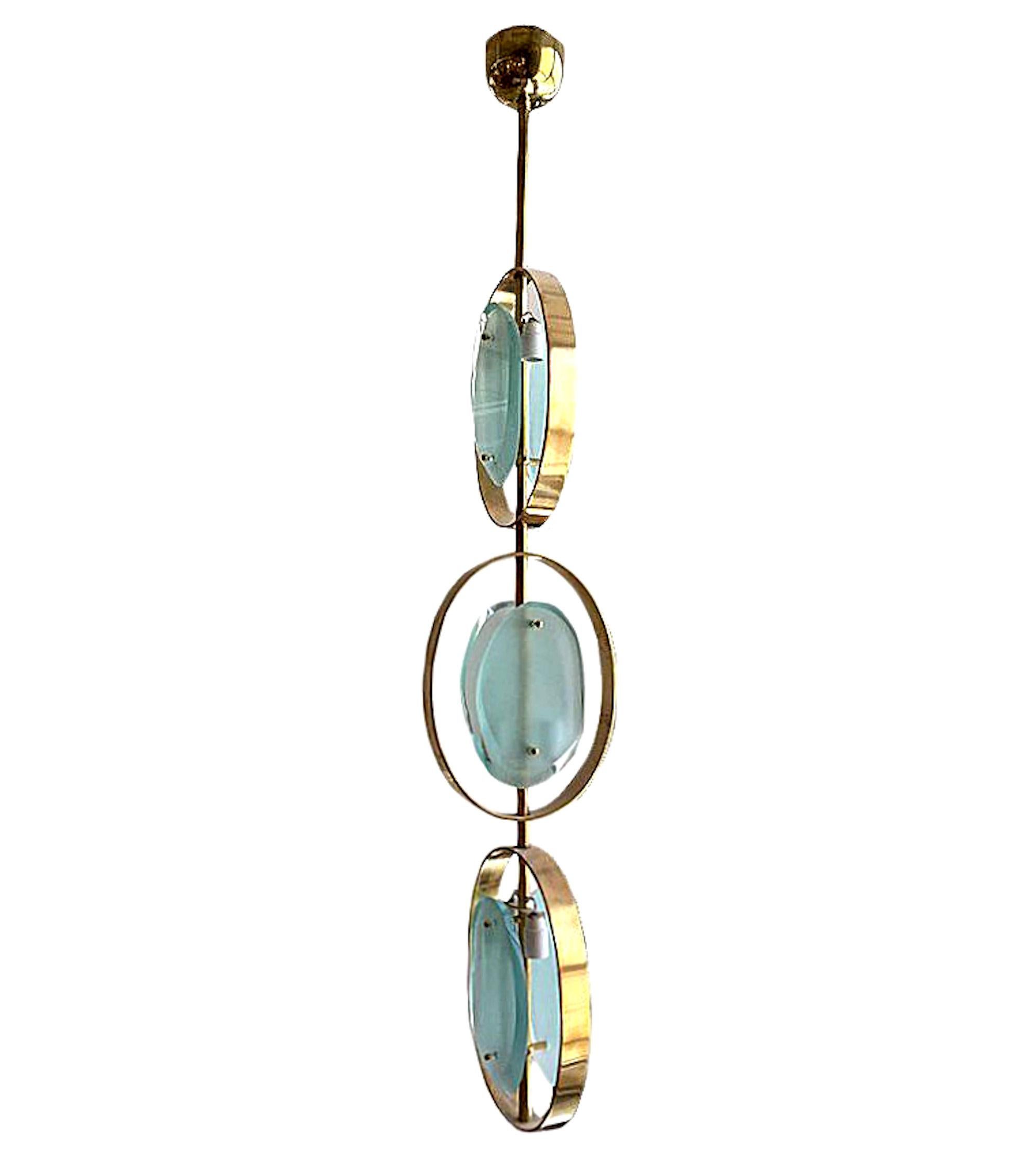 Mid-Century Modern green Murano glass and brass frame chandelier or pendant lighting. Attributed to Fontana Arte, Italy, 1960s.
Each 3 sections of the pendant is comprised of curved brass metals and two thick Murano green glass pieces with two