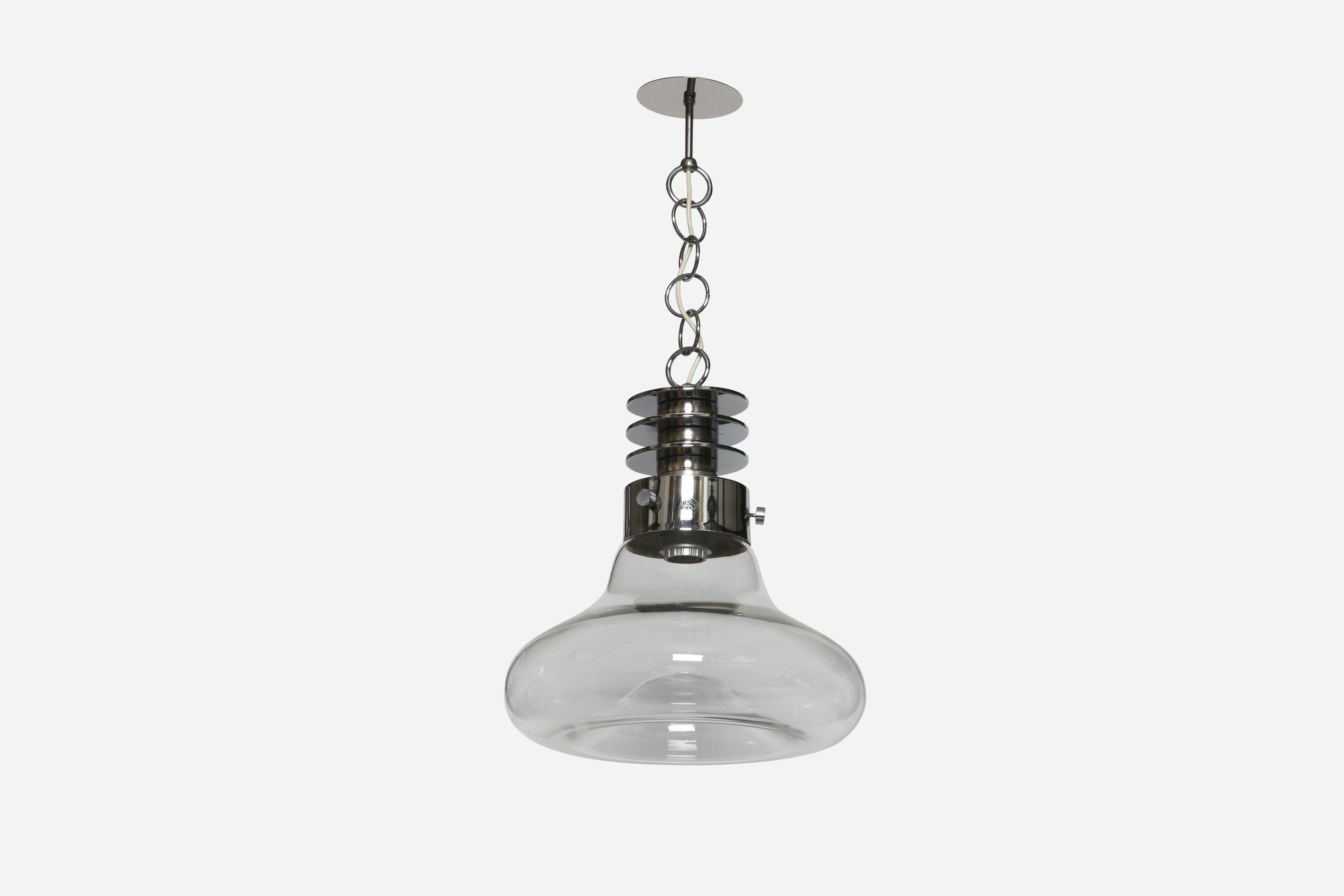 Pendente da soffitto in vetro di Murano della metà del secolo scorso.
Disegnato e realizzato in Italia, anni '60
Vetro, metallo cromato.
Accoglie 1 lampadina a base media (Edison).
Cablaggio USA gratuito su richiesta.
L'altezza complessiva è