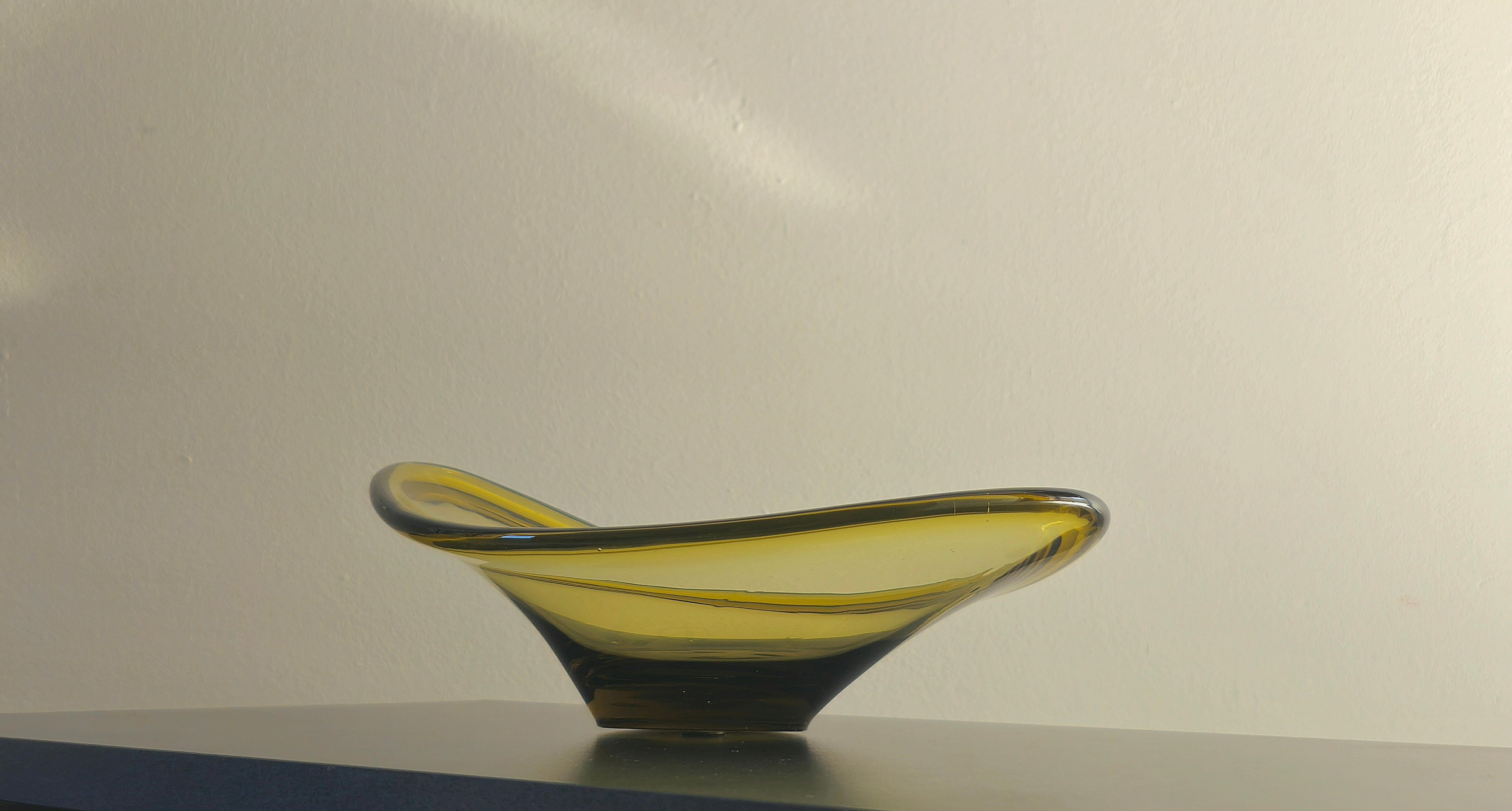 Mid-Century Modern Centre de table en verre de Murano moderne du milieu du siècle dernier Design italien des années 1970 Style Poli en vente