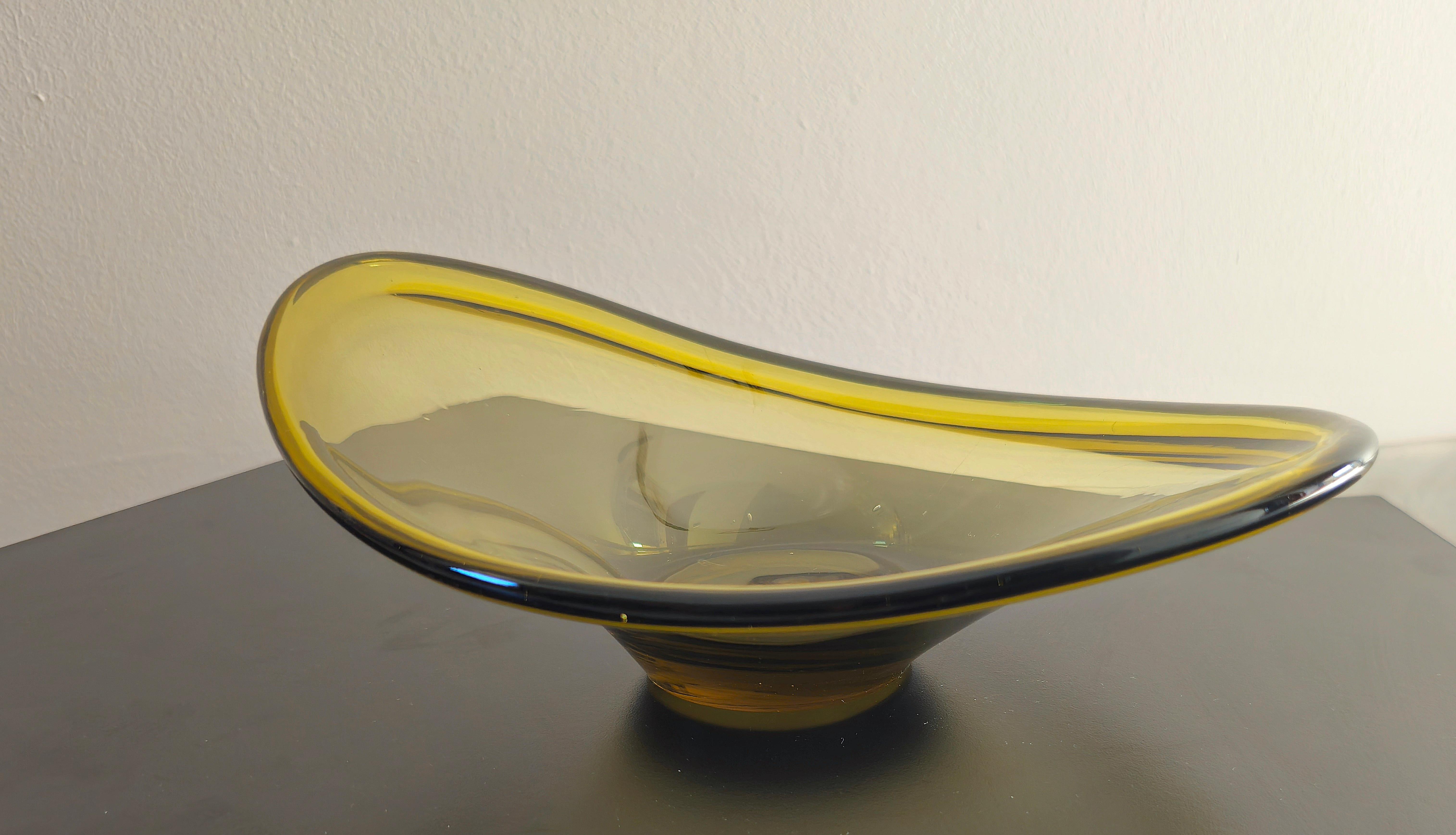 Centre de table en verre de Murano moderne du milieu du siècle dernier Design italien des années 1970 Style Poli Bon état - En vente à Palermo, IT