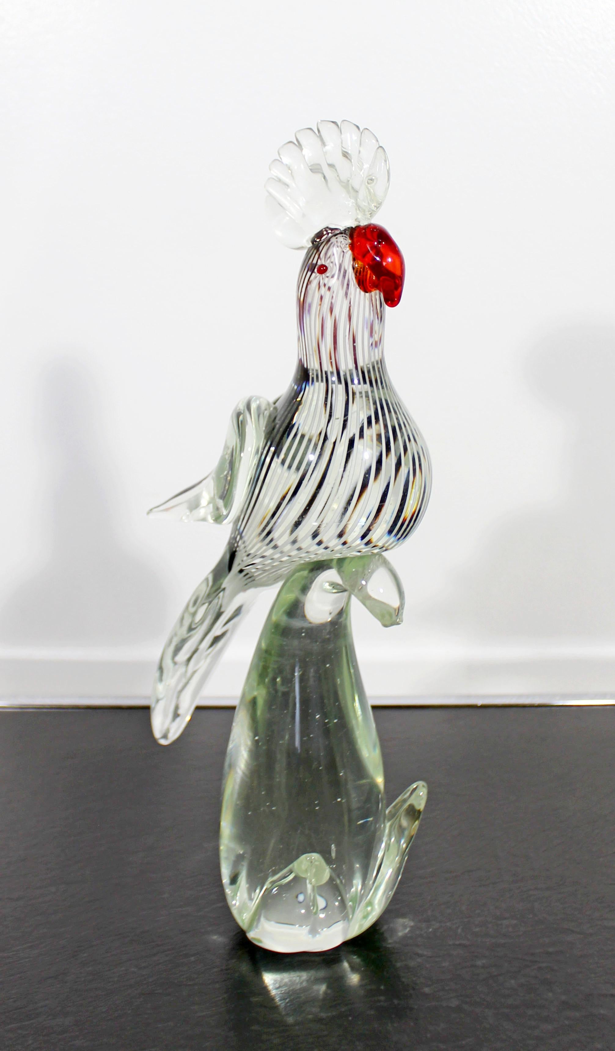 For your consideration is a magnificent, Murano glass art sculpture, of a cockatoo, made in Italy, circa 1960s. In excellent condition. The dimensions are 3.5