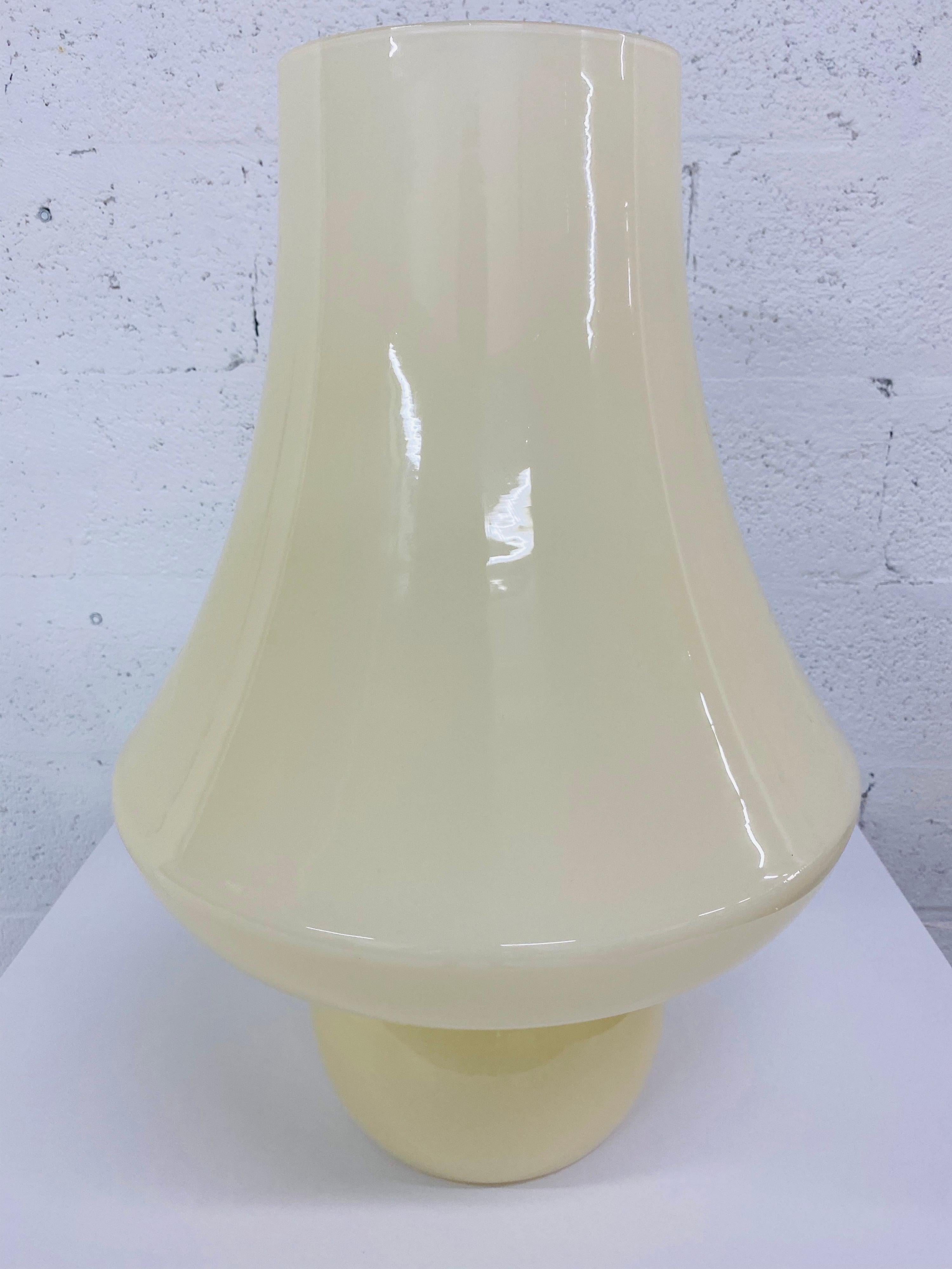 Mid-Century Modern Murano Glass Mushroom Table Lamp In Excellent Condition In Miami, FL