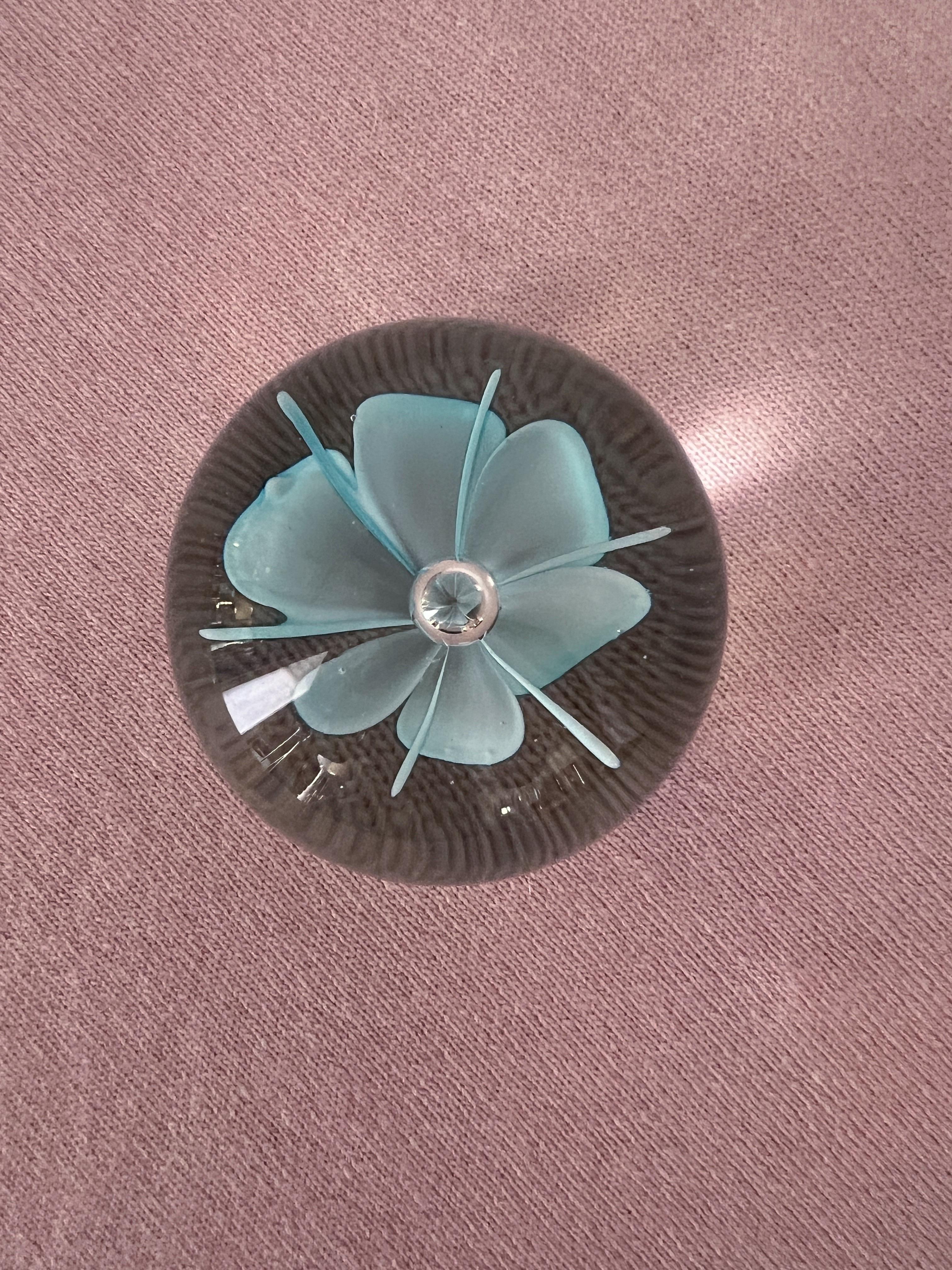 Mid century modern Murano glass paperweight, 1960 In Good Condition For Sale In Palermo, PA