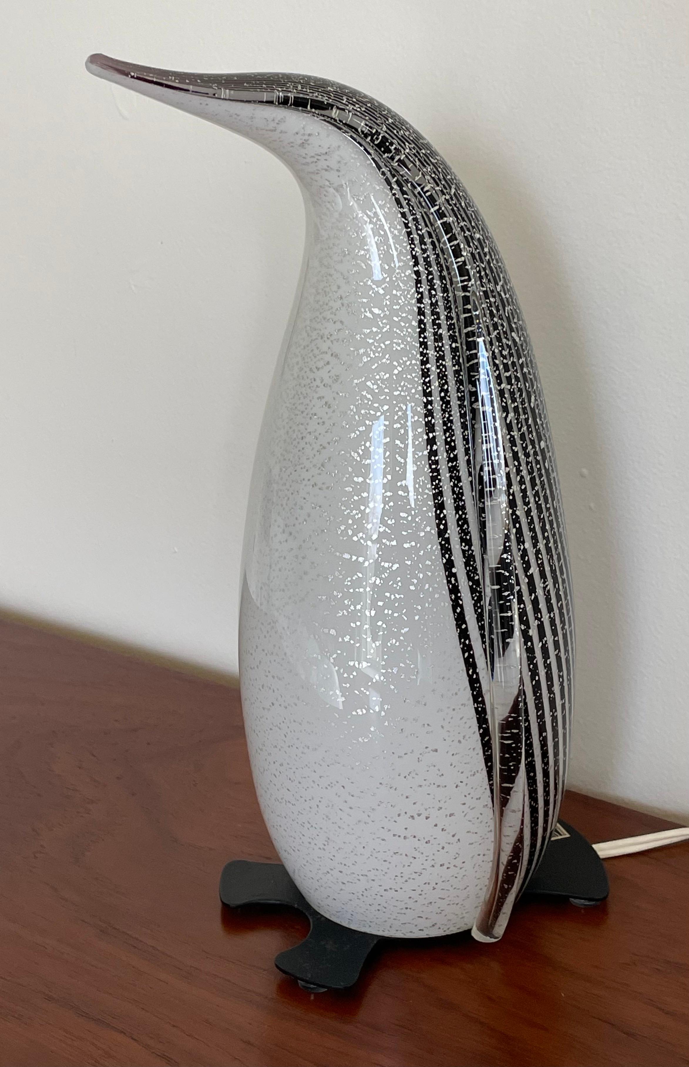 Mid Century Modern Murano Glass Penguin Table Lamp by Modaluce, Italy In Good Condition In Bedford Hills, NY