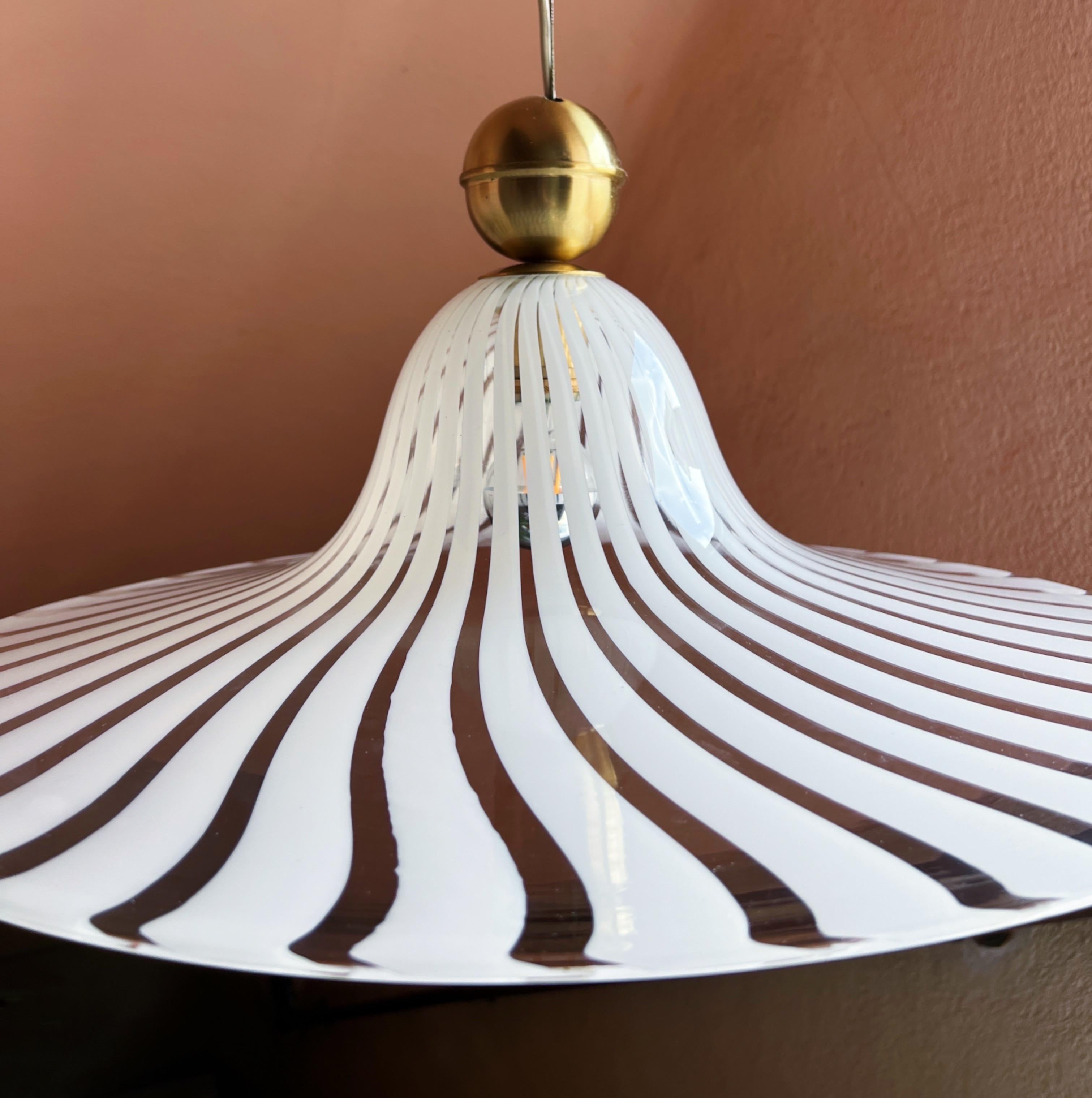 Mid-Century Modern Murano glass swirl pendant light, Italy, 1970 In Good Condition In Palermo, PA
