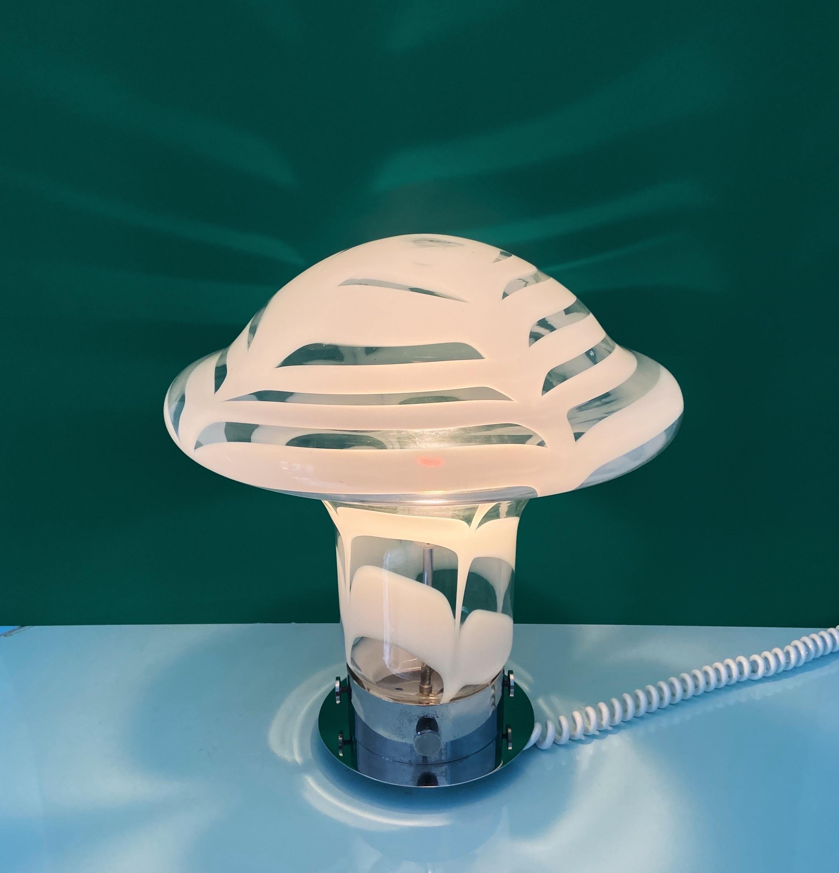 Lampe de bureau en verre de Murano de style mi-siècle moderne par Carlo Nason, 1970  en vente 3