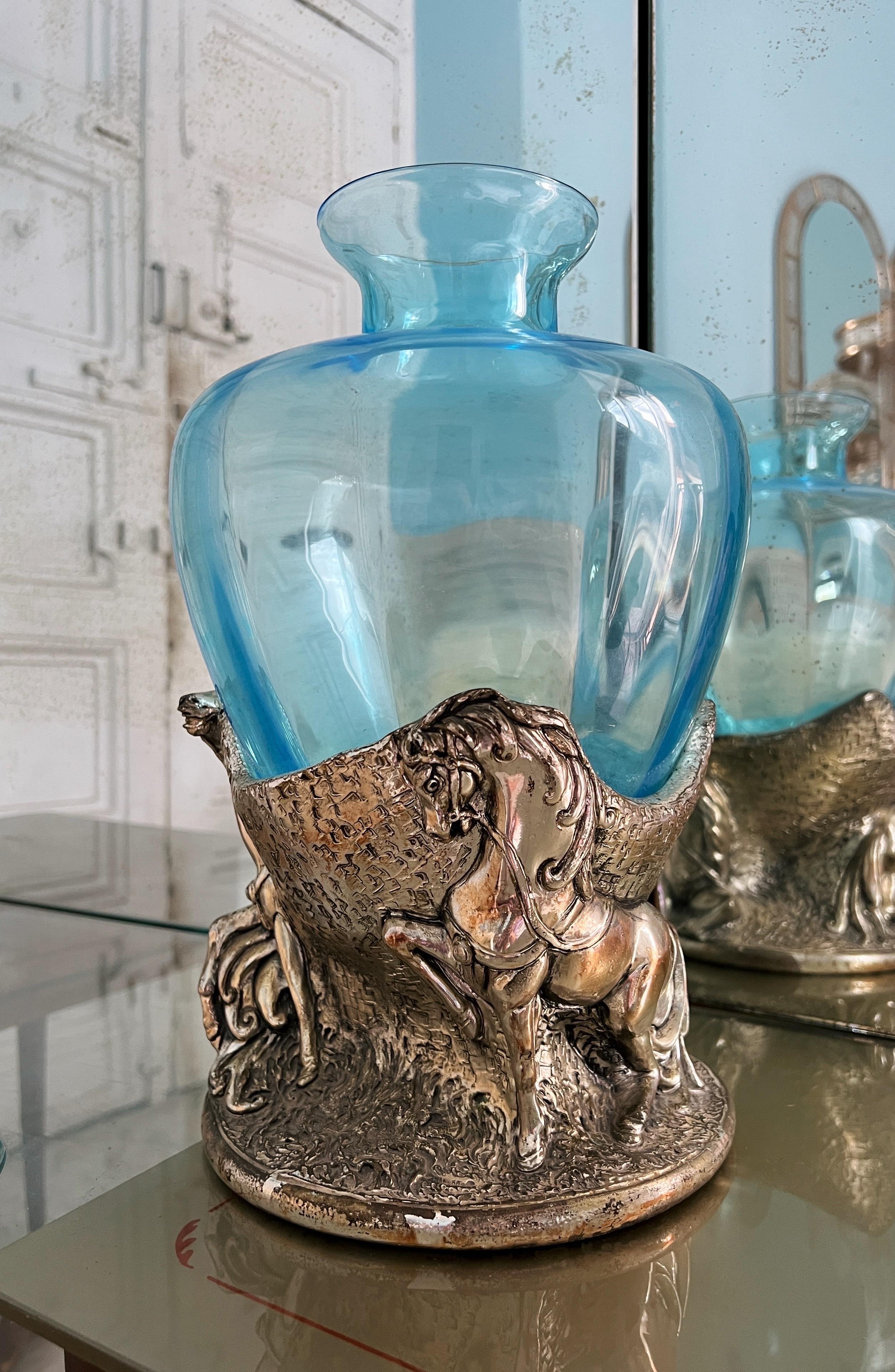 Vase aus Murano-Glas aus der Mitte des Jahrhunderts, verziert mit einer Skulptur mit Pferden im Zustand „Gut“ im Angebot in Palermo, PA