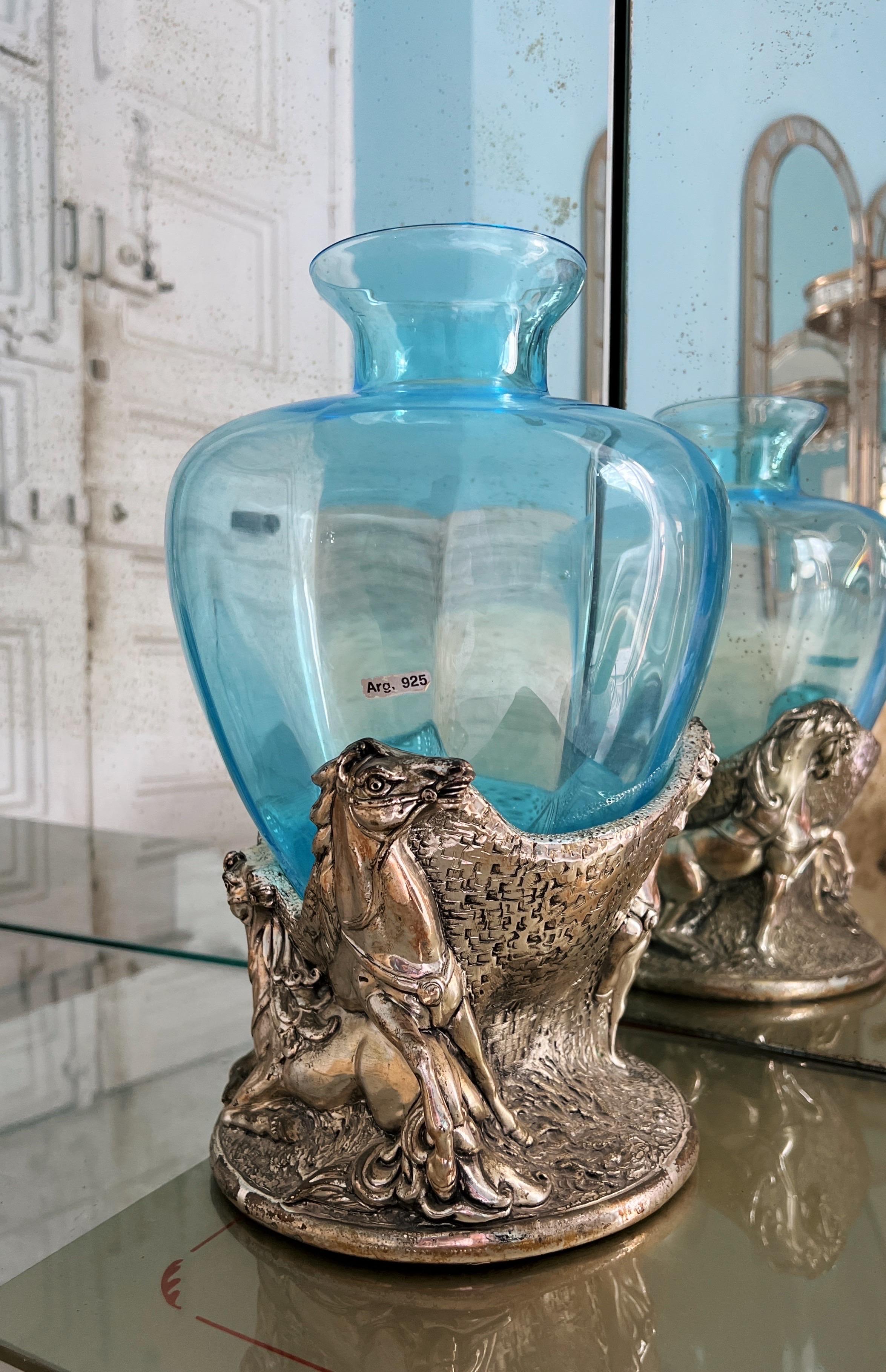 20ième siècle Vase en verre de Murano moderne du milieu du siècle dernier, orné d'une sculpture représentant des chevaux en vente