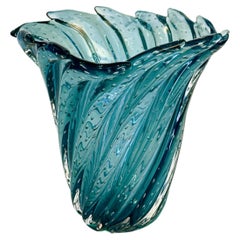 Vase en verre de Murano de style « Mid-Century Modern », verre d'art bleu, Italie, 12,75 pouces